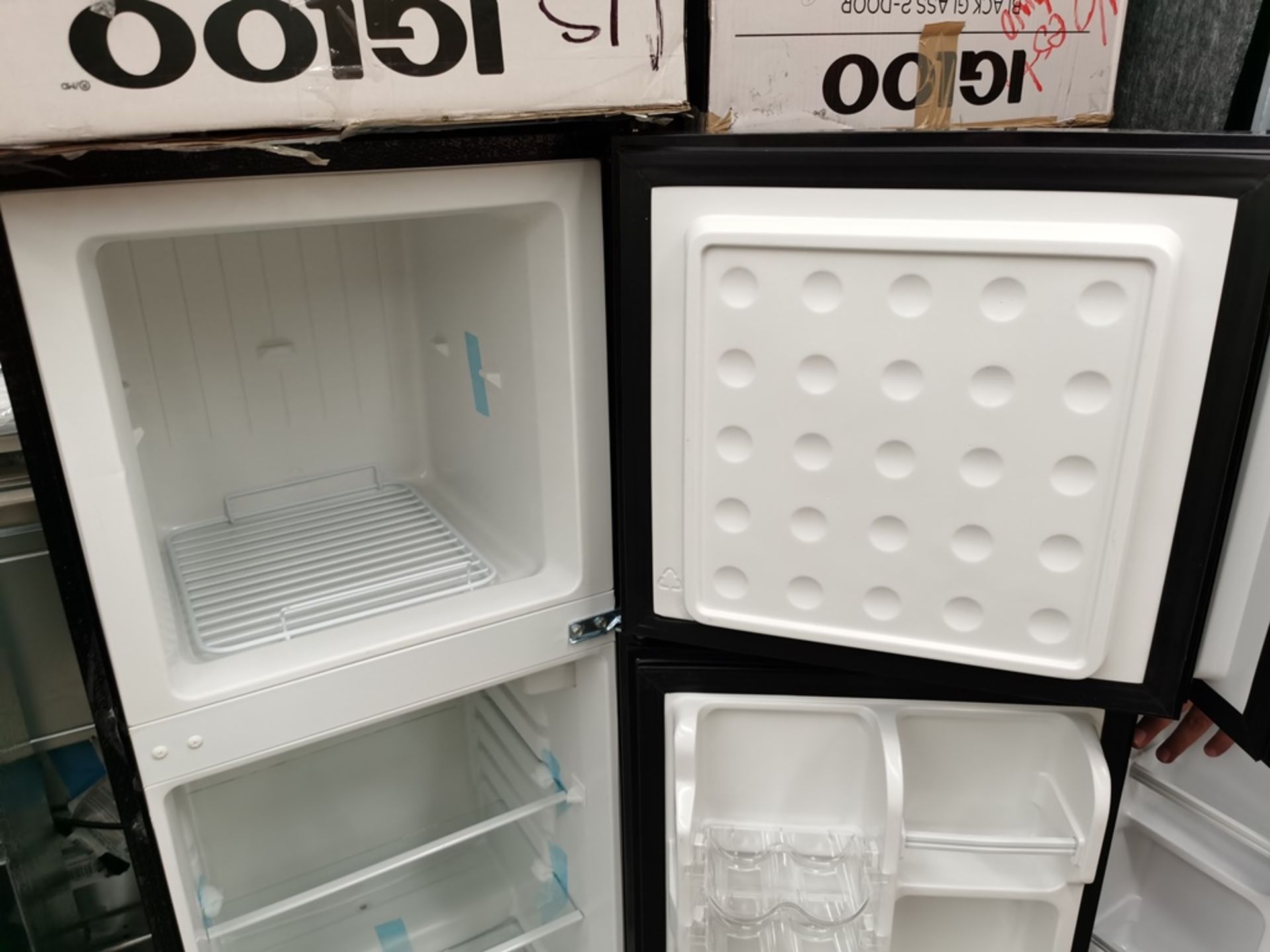 Lote de 2 Refrigeradores contiene: 1 Refrigerador Marca Igloo, Modelo IRF47DDGLSBK, Serie N/D, - Image 9 of 11