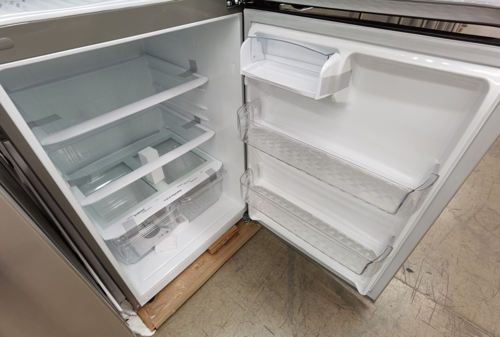 1 Refrigerador Marca LG, Modelo LT57BPSX, Serie 205MRSS3K582, Color Gris - Image 9 of 11