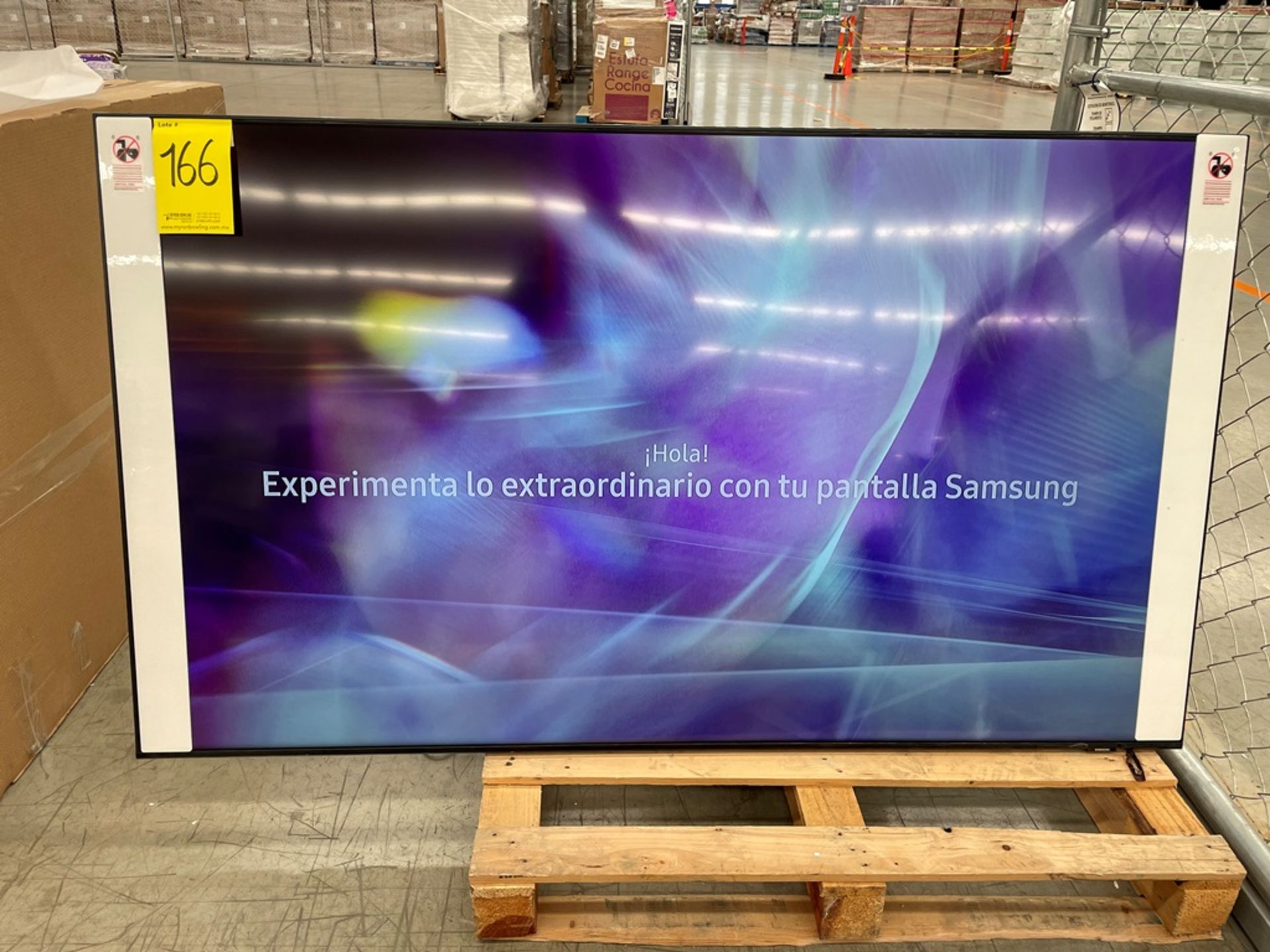 Lote de 2 Pantallas contiene: 1 Pantalla Samsung de 70" Modelo AU8000 Crystal UHD, 1 Pantalla S - Image 12 of 14