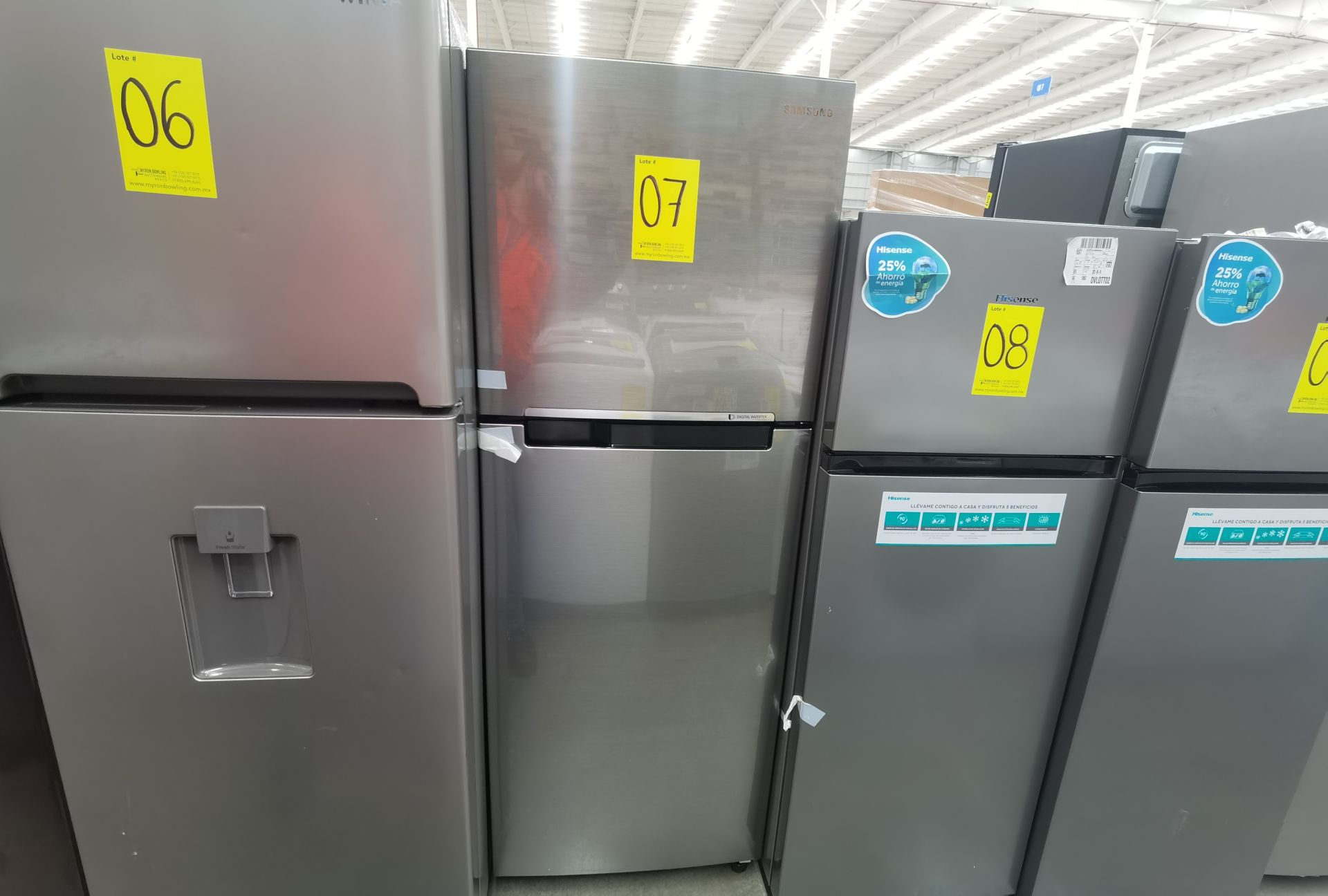 1 Refrigerador Marca SAMSUNG, Modelo RT29A500JS8, No de serie 0BDT4BAT601360D, Color Gris, LB