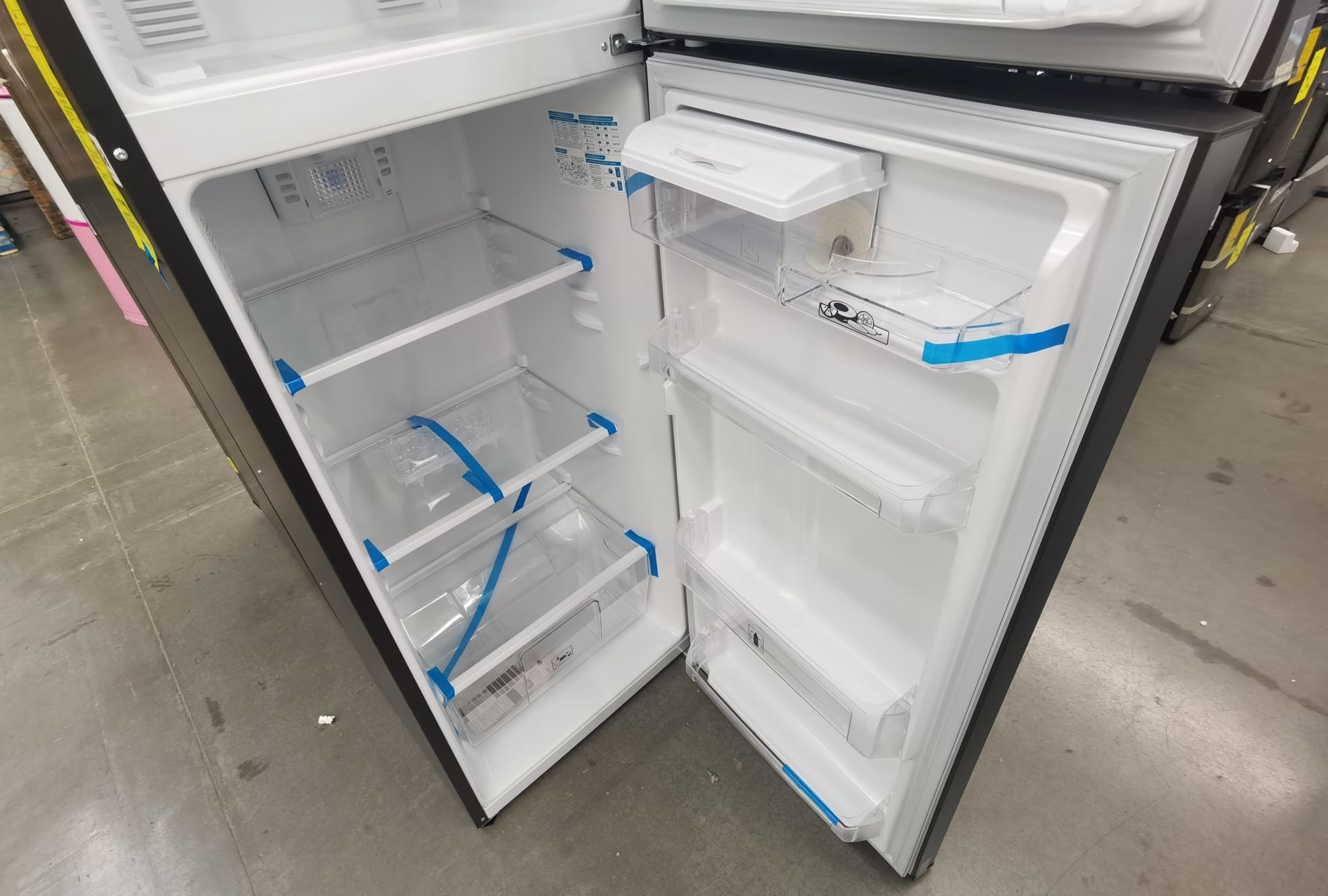 1 Refrigerador con dispensador de agua Marca MABE, Modelo RMA300FJMR, No de serie 2209B702213 - Image 5 of 6