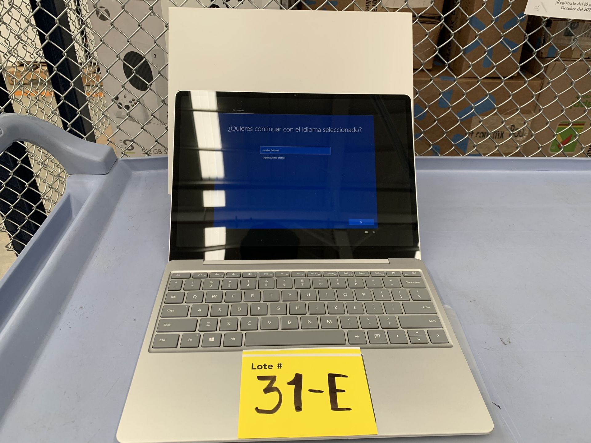 Lote De 2 Laptops Contiene: 1 Laptop MS Surface GO Marca Microsoft Modelo 1943, Serie 012012104 - Image 3 of 10