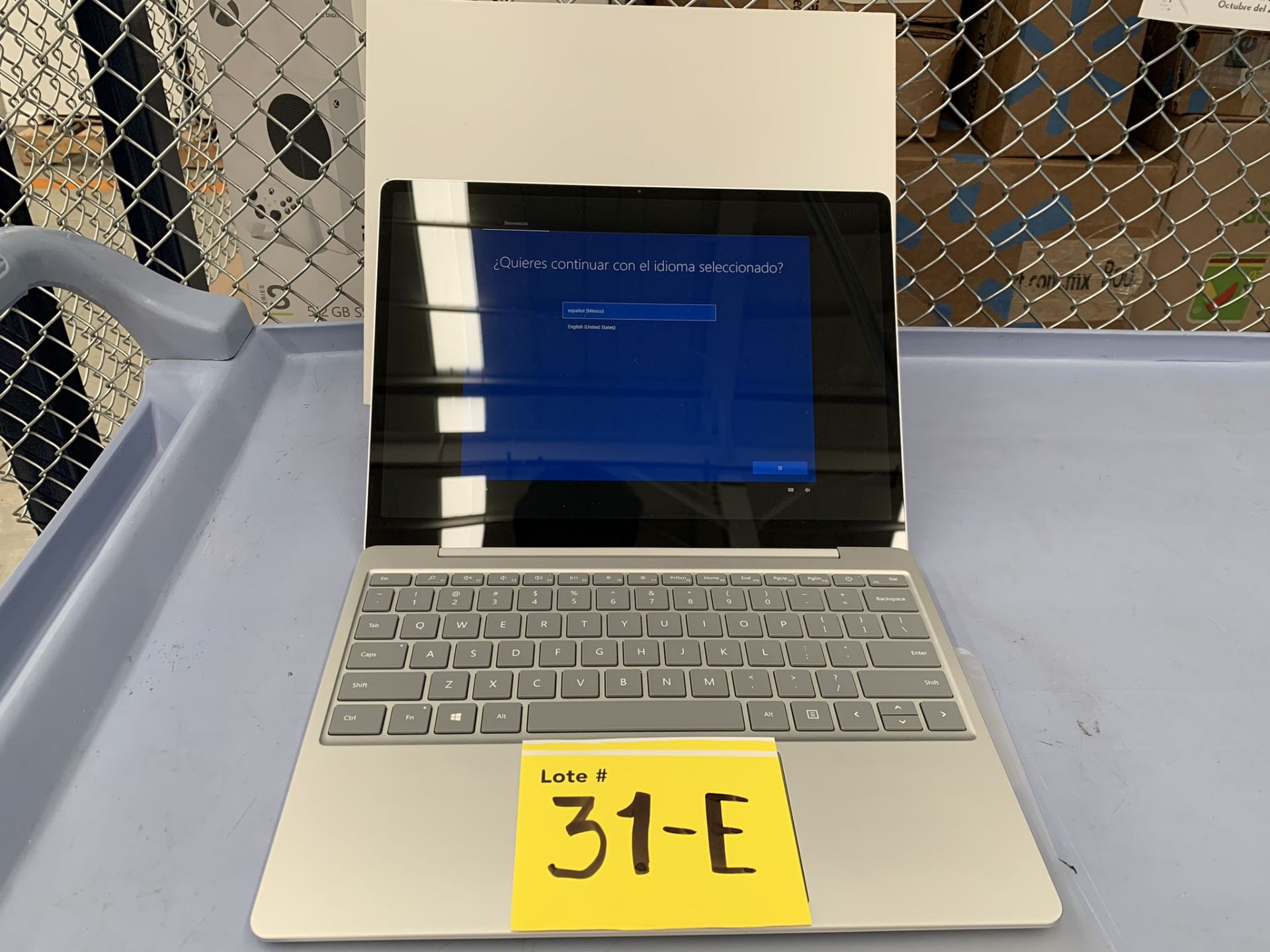 Lote De 2 Laptops Contiene: 1 Laptop MS Surface GO Marca Microsoft Modelo 1943, Serie 012012104 - Image 4 of 10