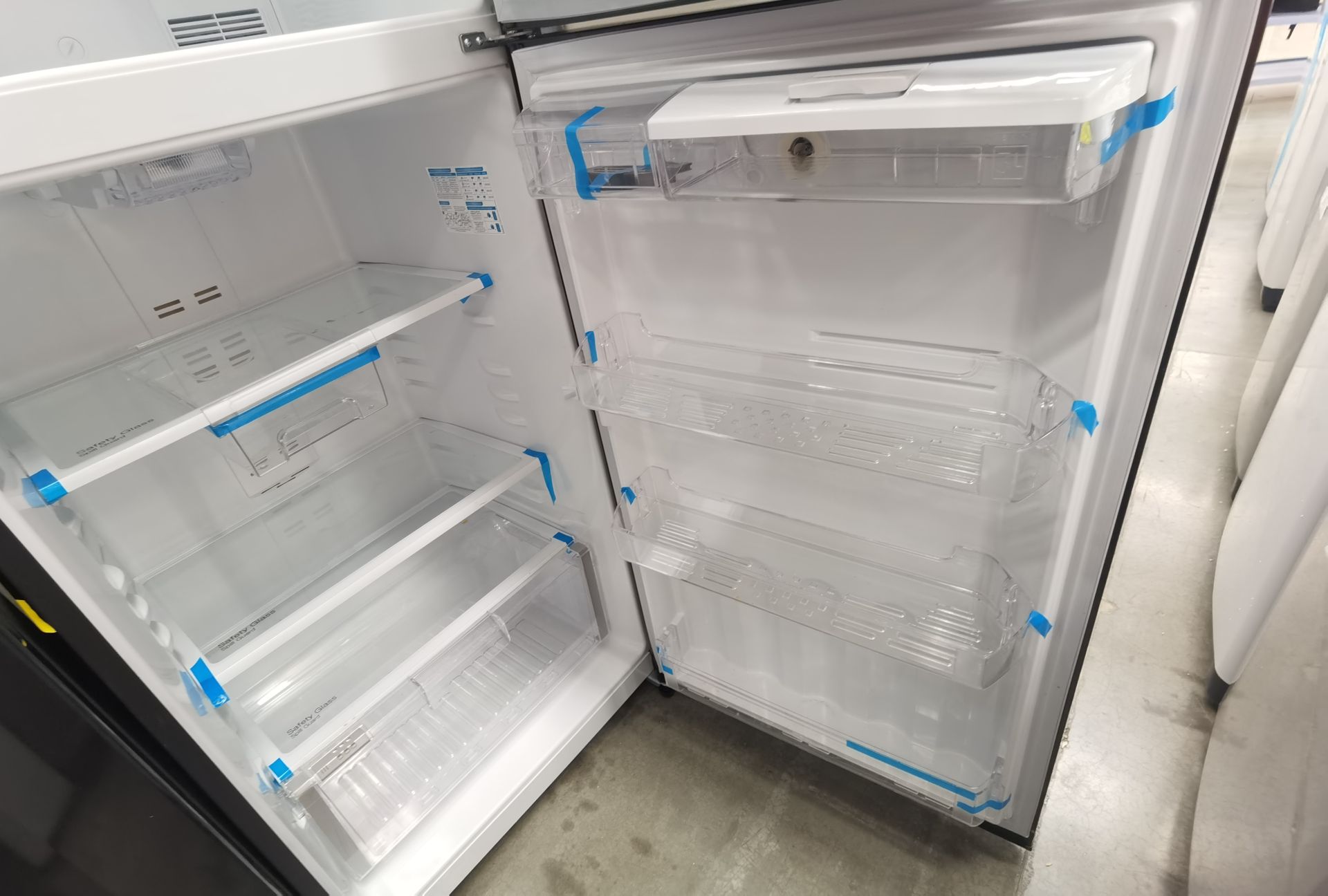 1 Refrigerador con dispensador de agua Marca MABE, Modelo RMT510RY, No de serie 2207B405274, - Image 6 of 7