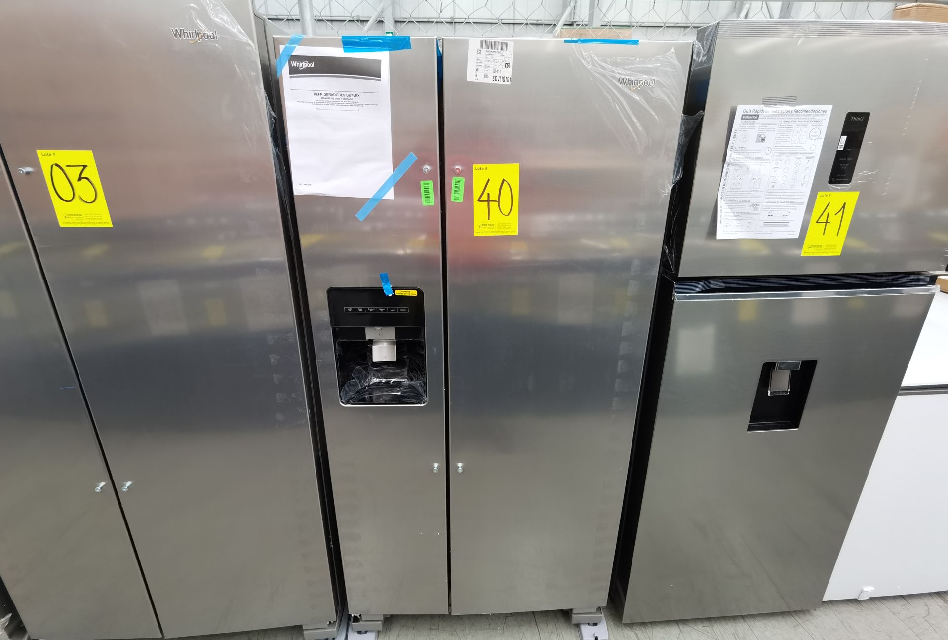 1 Refrigerador de 2 puertas con dispensador de agua Marca WHIRLPOOL, Modelo WD2620S, No de seri