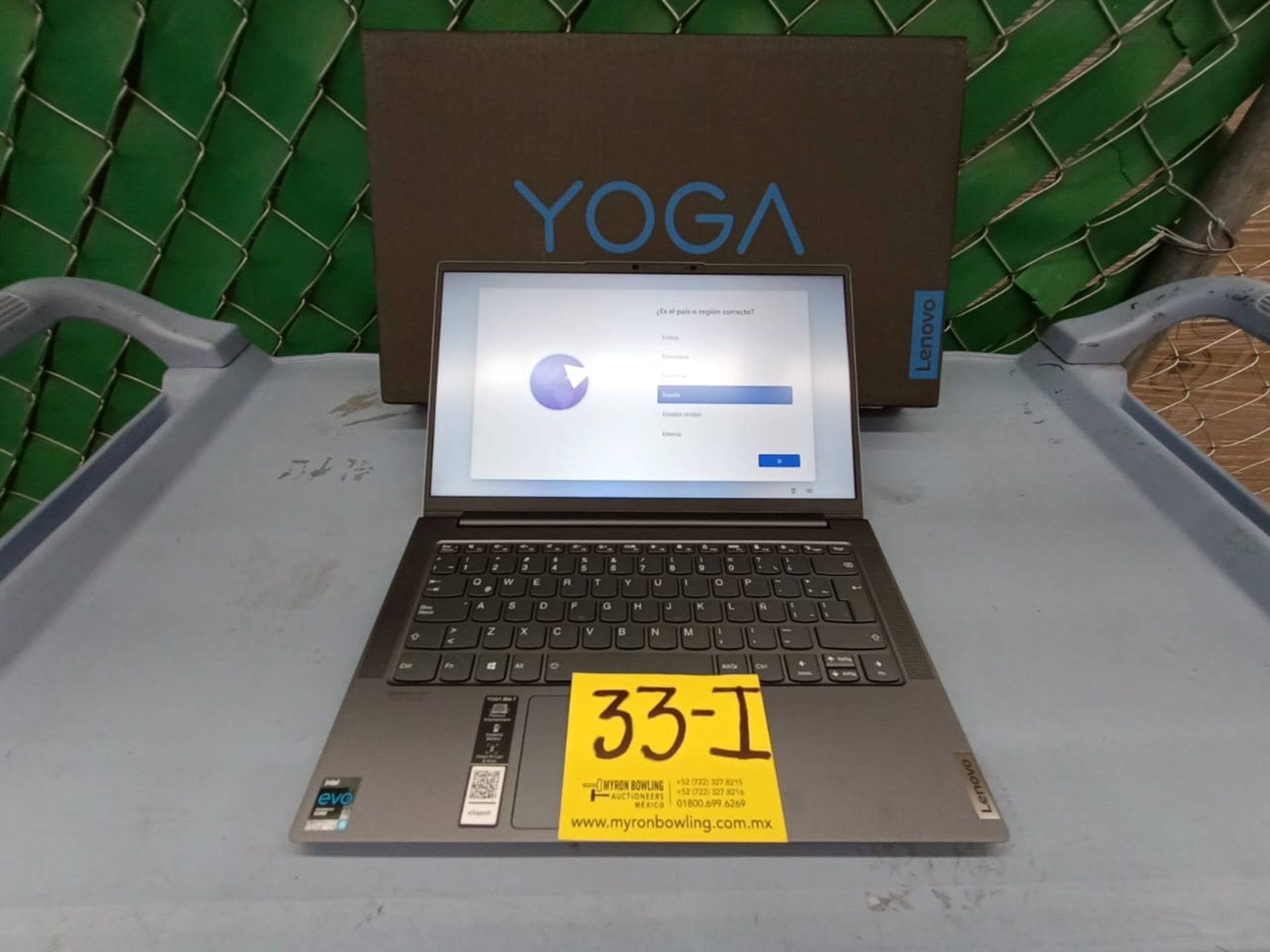 1 Laptop Marca Lenovo Modelo Yoga Slim 7, Serie LT10CN47, Color Gris, Procesador Intel i5, 8G