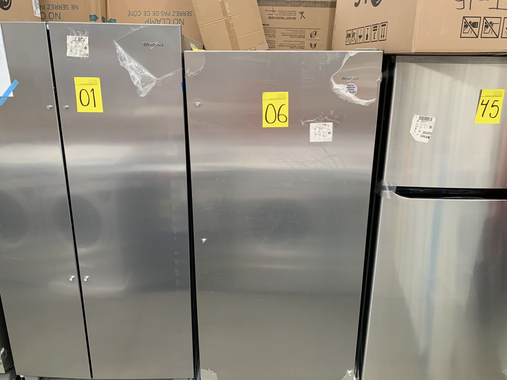 1 Refrigerador Marca Whirlpool, Modelo WSR57R18DM05, No de serie UB1703662 , Color Gris, LB-019111