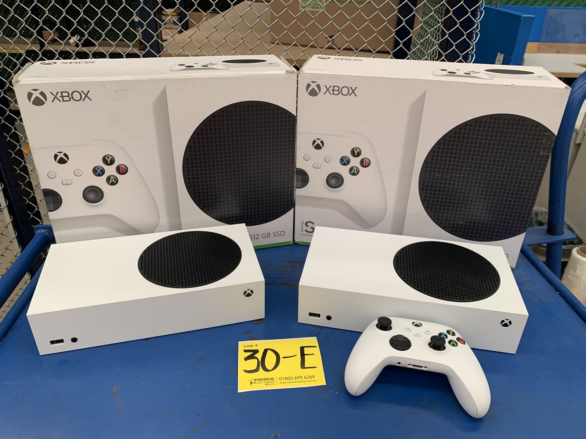 Lote De 2 Consolas De Videojuegos Contiene: 1 Consola De Videojuego Marca Microsoft, Modelo Xbo - Image 2 of 7