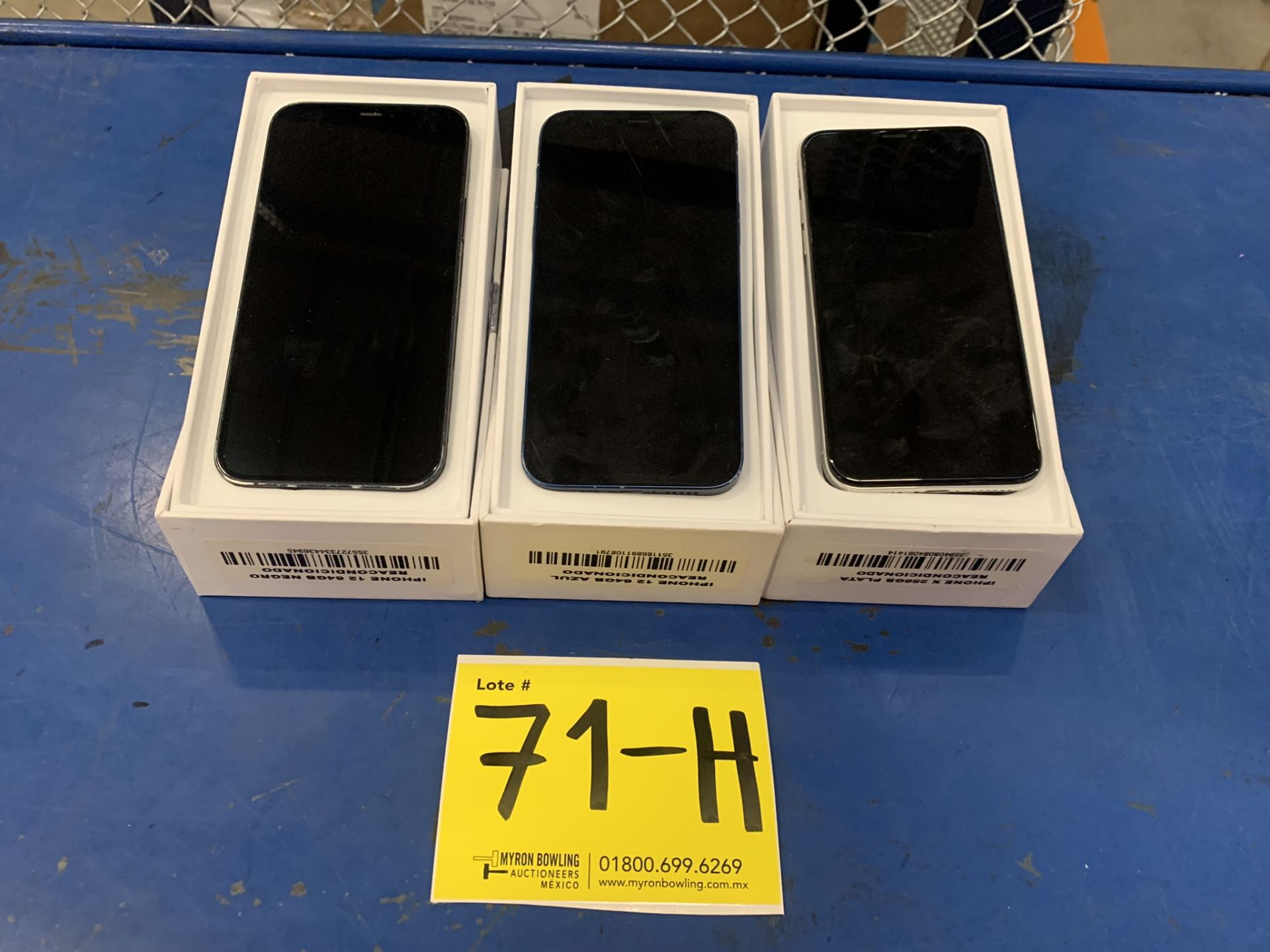 Lote De 3 Teléfonos Celular Contiene: 1 Iphone Marca Apple, Modelo 12, Color Negro, 64 GB De Al - Image 7 of 8