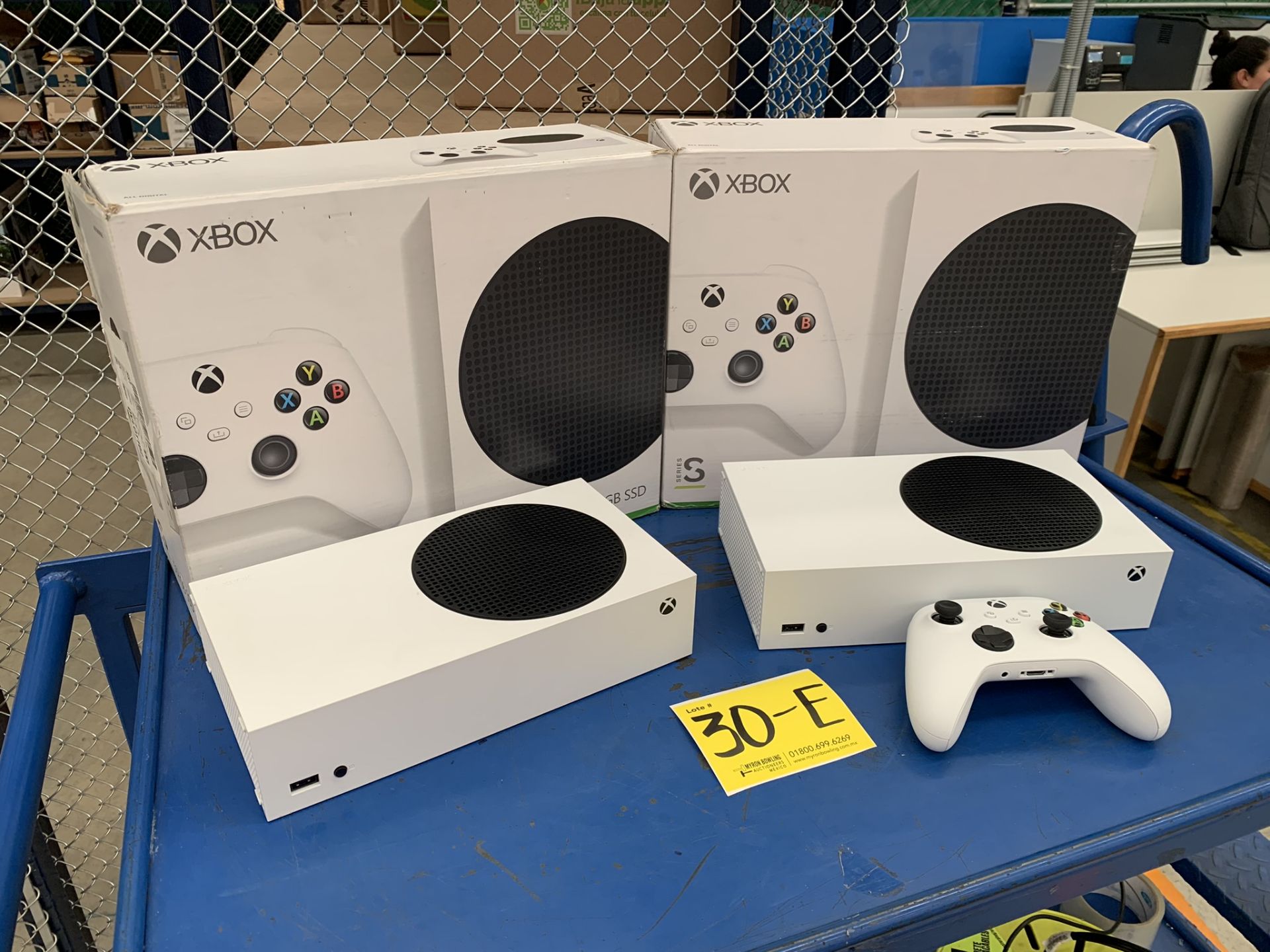 Lote De 2 Consolas De Videojuegos Contiene: 1 Consola De Videojuego Marca Microsoft, Modelo Xbo - Image 3 of 7