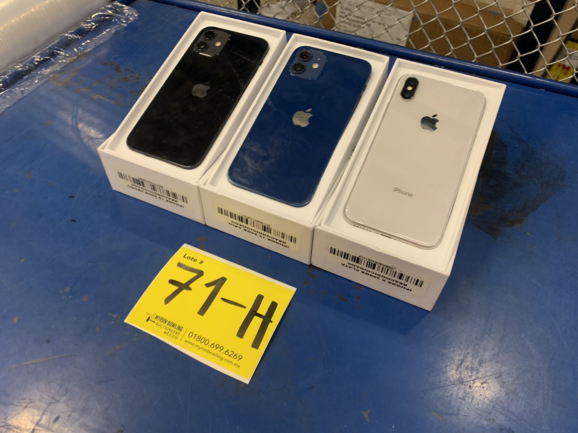 Lote De 3 Teléfonos Celular Contiene: 1 Iphone Marca Apple, Modelo 12, Color Negro, 64 GB De Al - Image 3 of 8