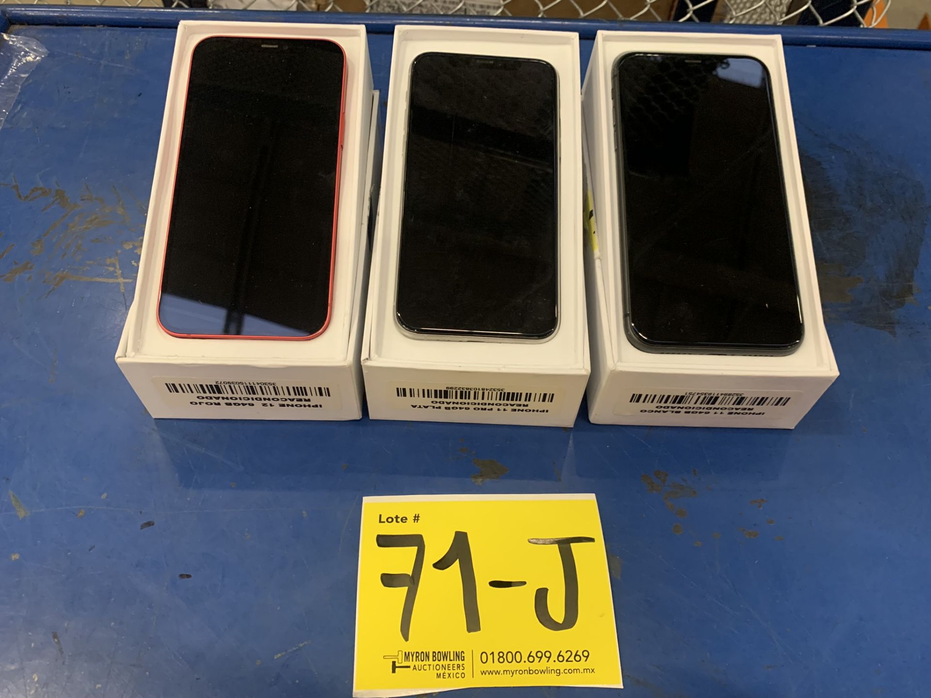 Lote De 3 Teléfonos Celular Contiene: 1 Iphone Marca Apple, Modelo 12, Color Rojo, 64 GB De Alm - Image 7 of 9