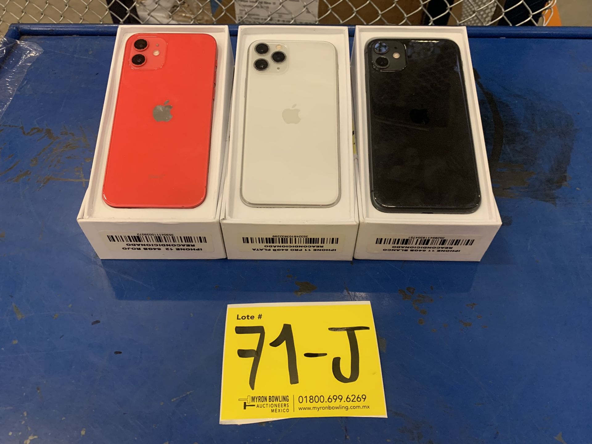 Lote De 3 Teléfonos Celular Contiene: 1 Iphone Marca Apple, Modelo 12, Color Rojo, 64 GB De Alm