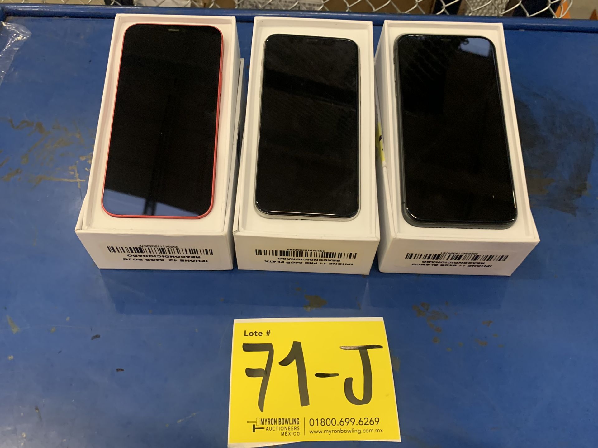 Lote De 3 Teléfonos Celular Contiene: 1 Iphone Marca Apple, Modelo 12, Color Rojo, 64 GB De Alm - Image 8 of 9