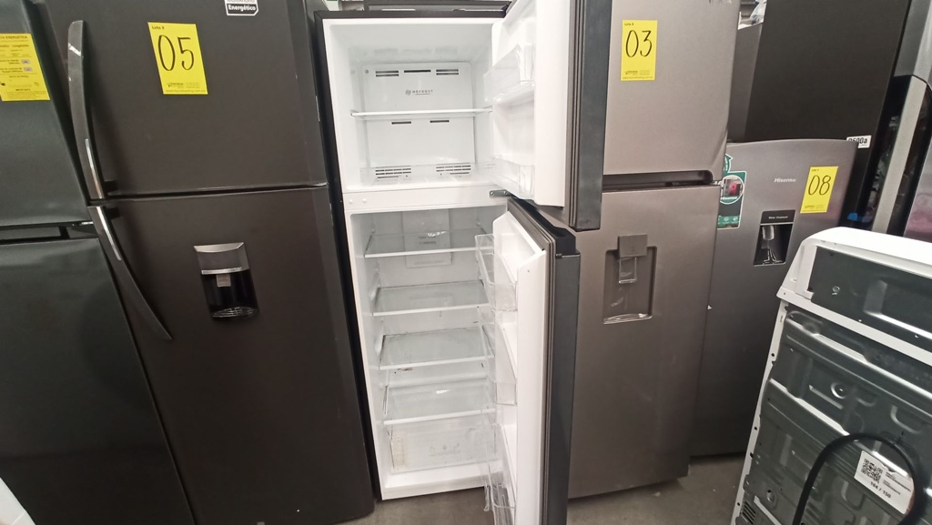 1 Refrigerador Marca ATVIO, Modelo AT9.4TMS, No De Serie N/D, Color Gris, LB-609241, Detalles E - Image 8 of 9