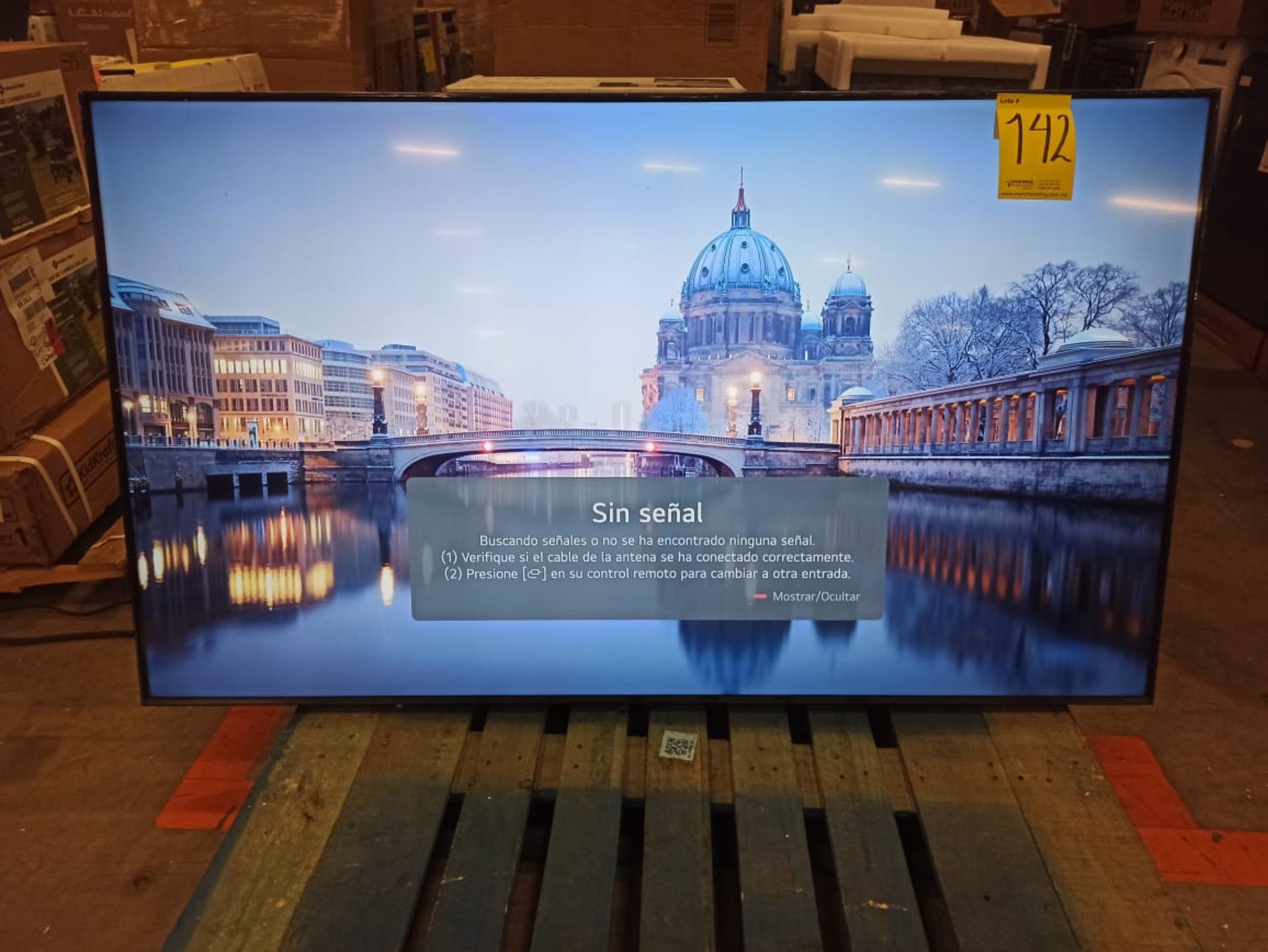 Lote de 2 pantallas contiene: 1 pantalla de 75" Marca SAMSUNG, Modelo Crystal UHD AU8200 4K; 1 pant