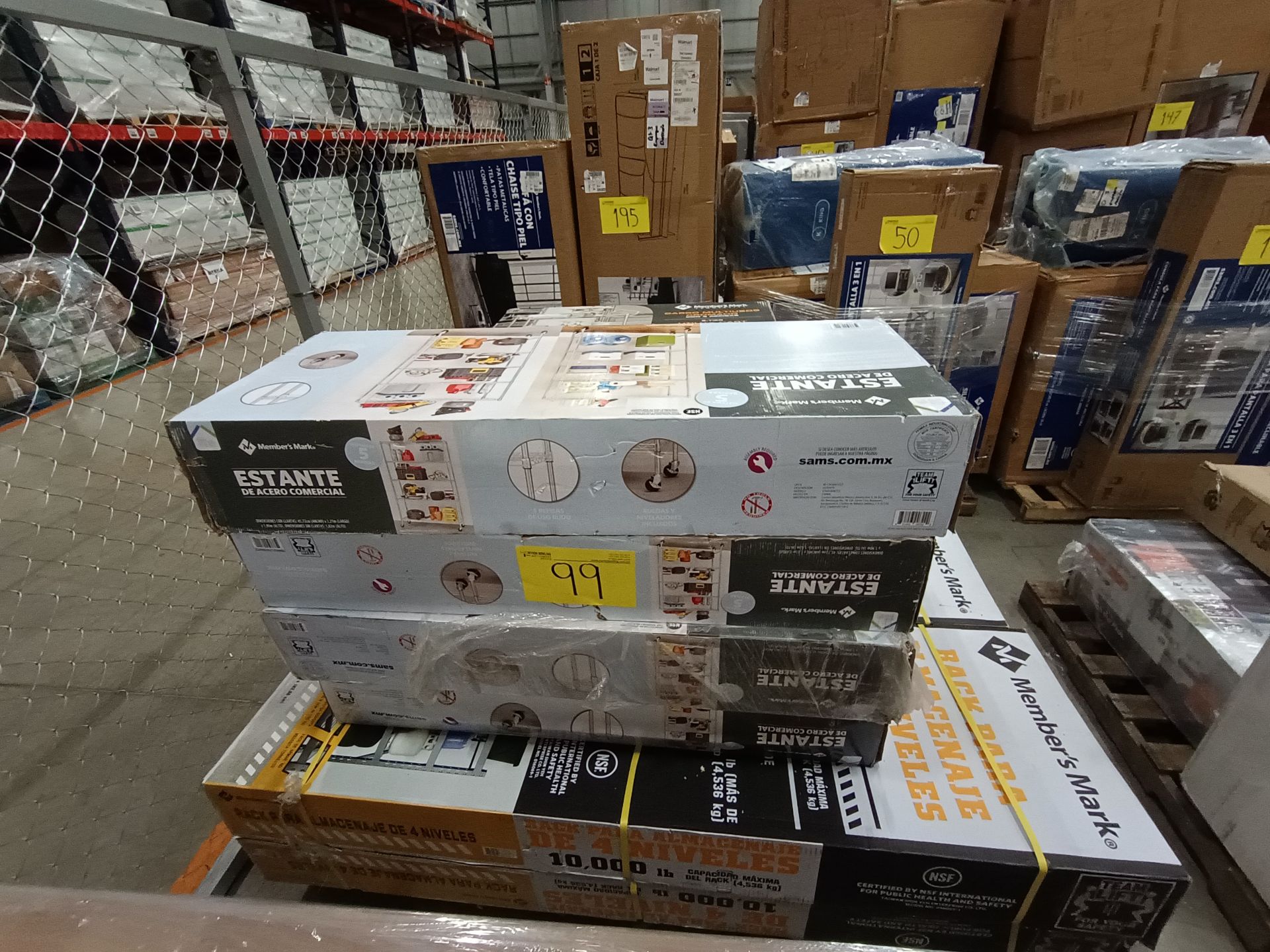 Tarima de 6 artículos contiene: 2 racks para almacenaje de 4 niveles marca Member´s Mark, 4 estante