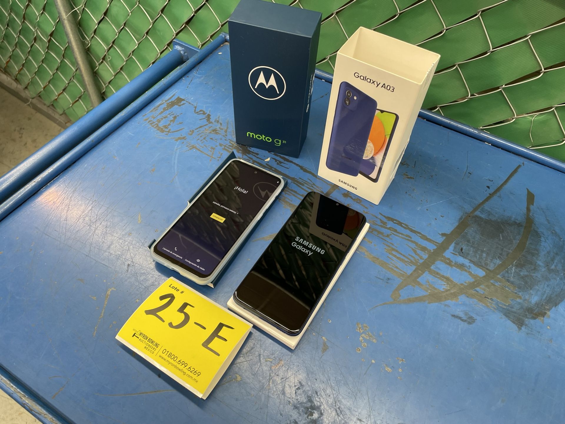 Lote de 2 Teléfonos Celulares contiene: 1 Celular Marca Motorola, Modelo MOTO G31, Serie 005MX, Col - Image 3 of 9