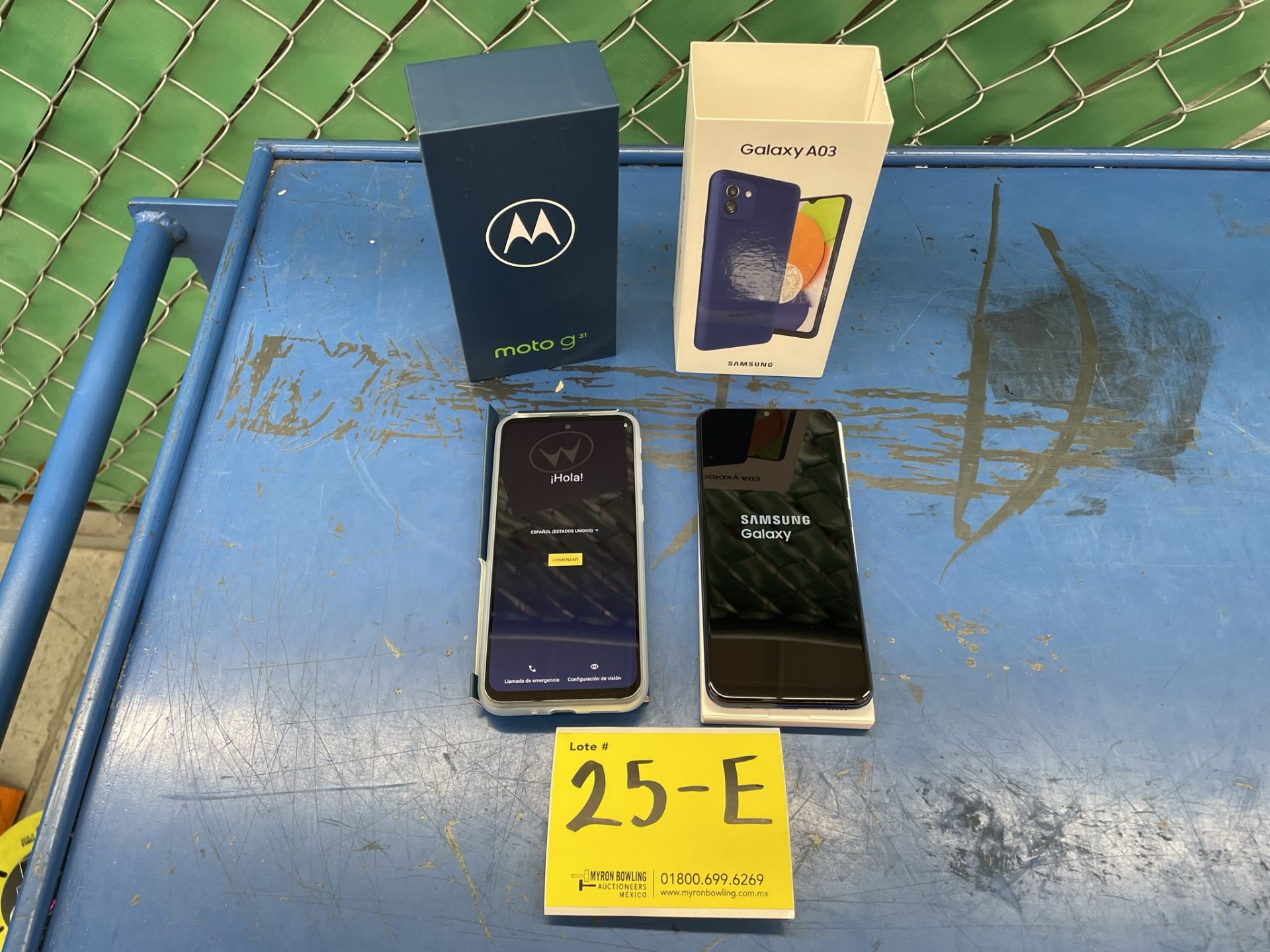 Lote de 2 Teléfonos Celulares contiene: 1 Celular Marca Motorola, Modelo MOTO G31, Serie 005MX, Col - Image 2 of 9