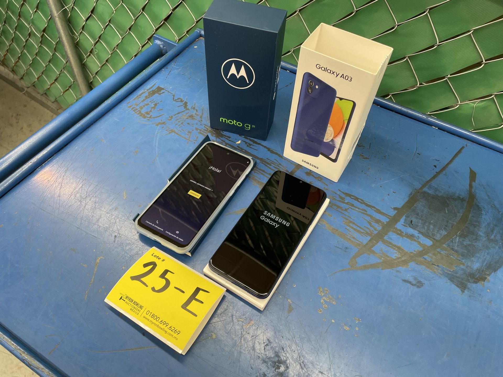 Lote de 2 Teléfonos Celulares contiene: 1 Celular Marca Motorola, Modelo MOTO G31, Serie 005MX, Col - Image 4 of 9