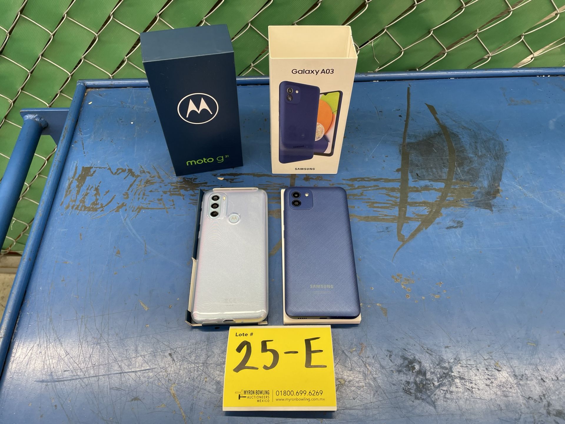 Lote de 2 Teléfonos Celulares contiene: 1 Celular Marca Motorola, Modelo MOTO G31, Serie 005MX, Col - Image 8 of 9