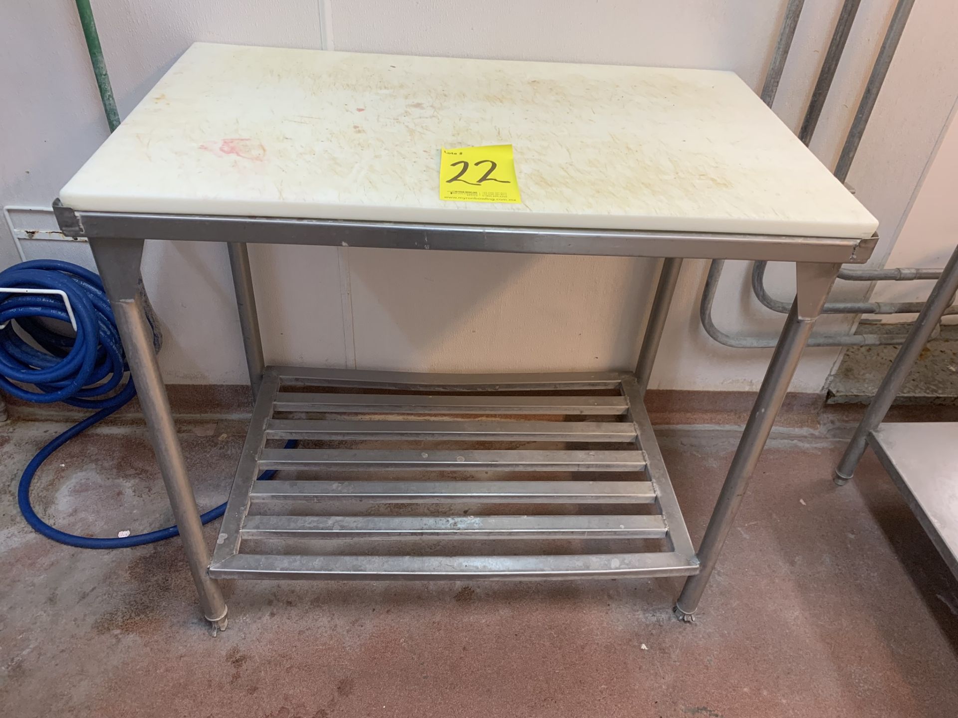 1 stainless steel work table with a 2 cm thick Nylamid board, measures 1.0 x 0.60 x 0.90 meters - Image 6 of 15