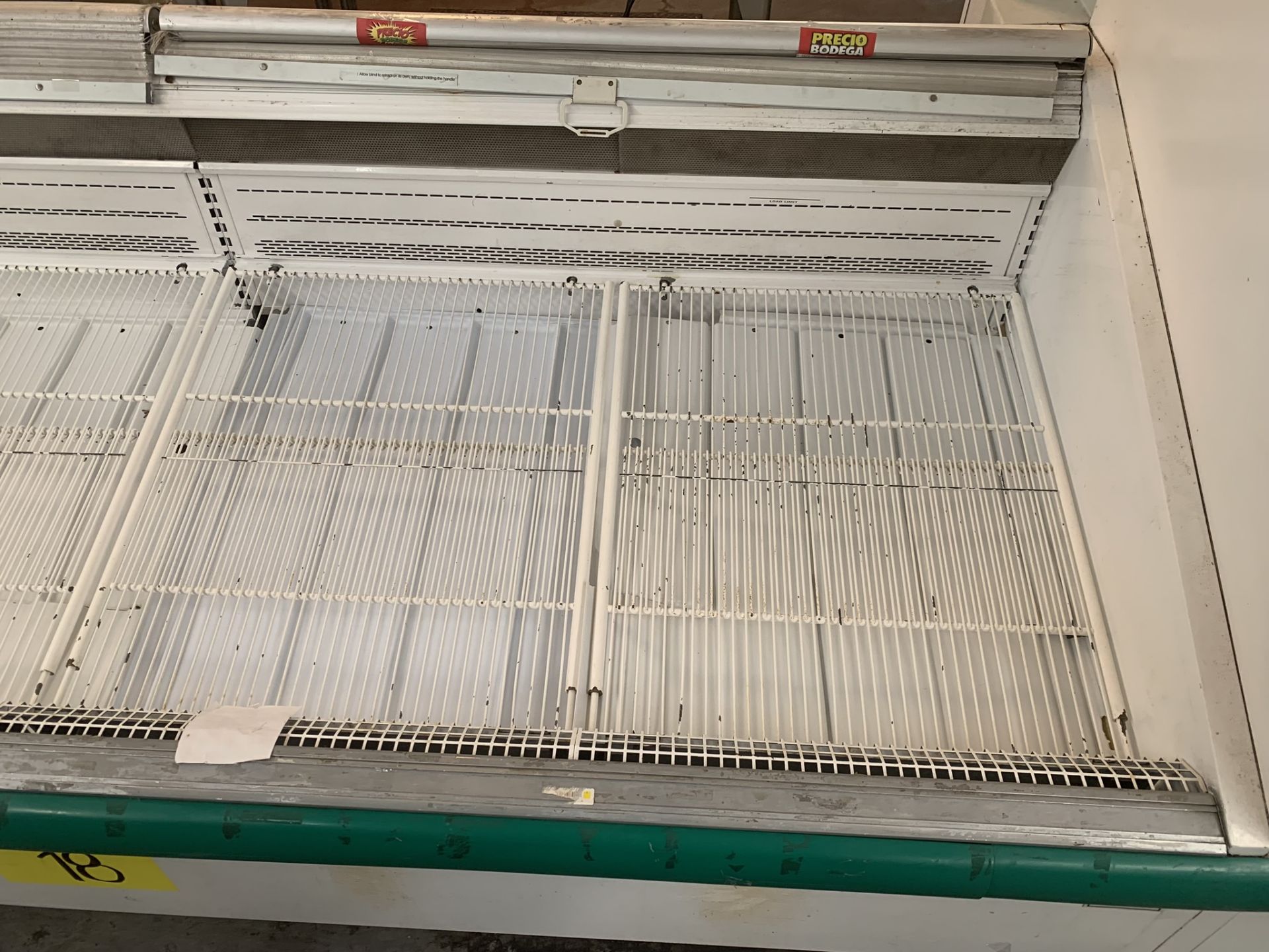 Hussmann bunker-type refrigerated display case for meats measures 2.55 x 1.10 x 0.90 mts - Image 7 of 8