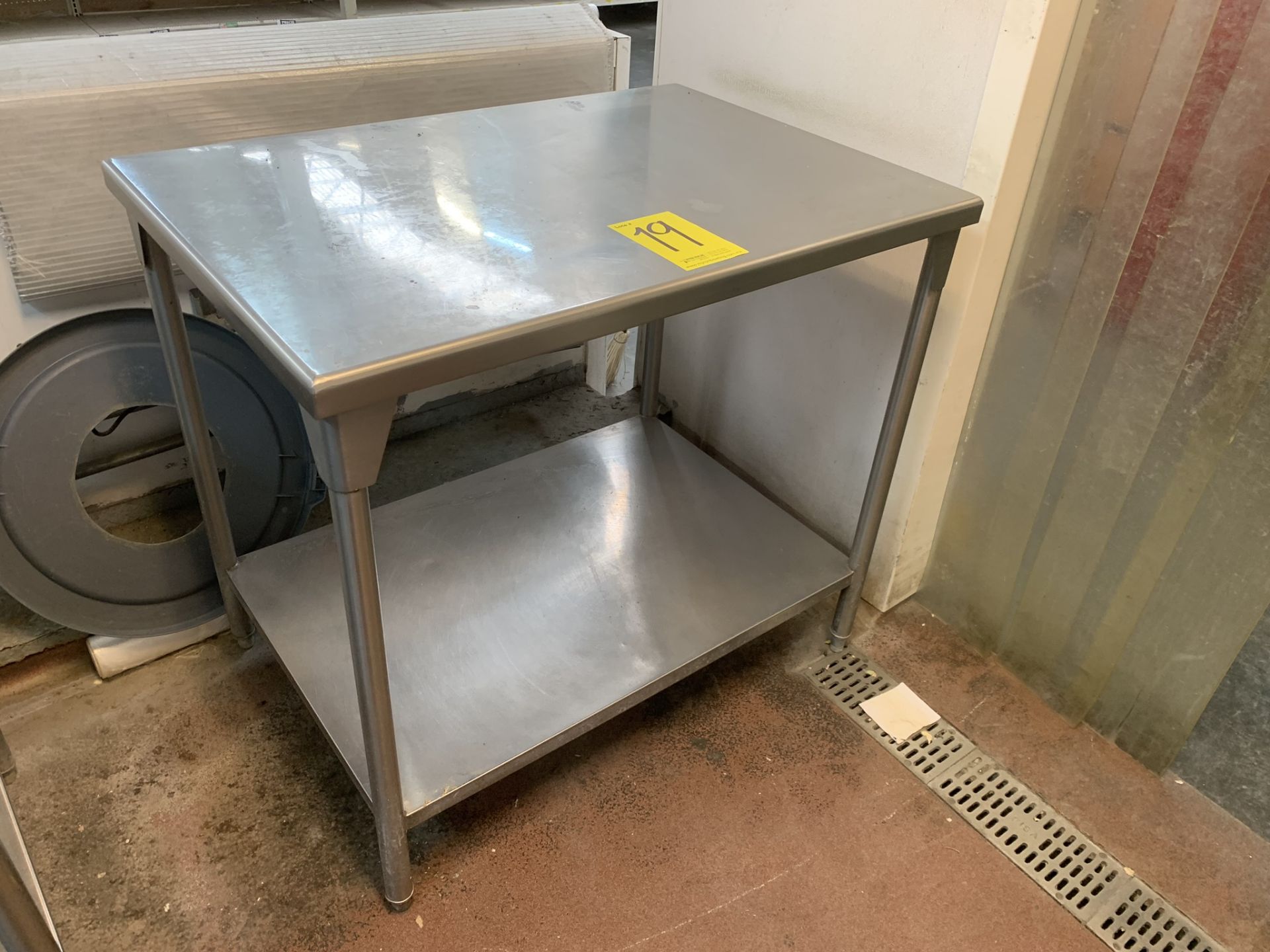 1 Stainless steel work table measures 1.00 x 0.70 x 0.90 mts - Image 3 of 9