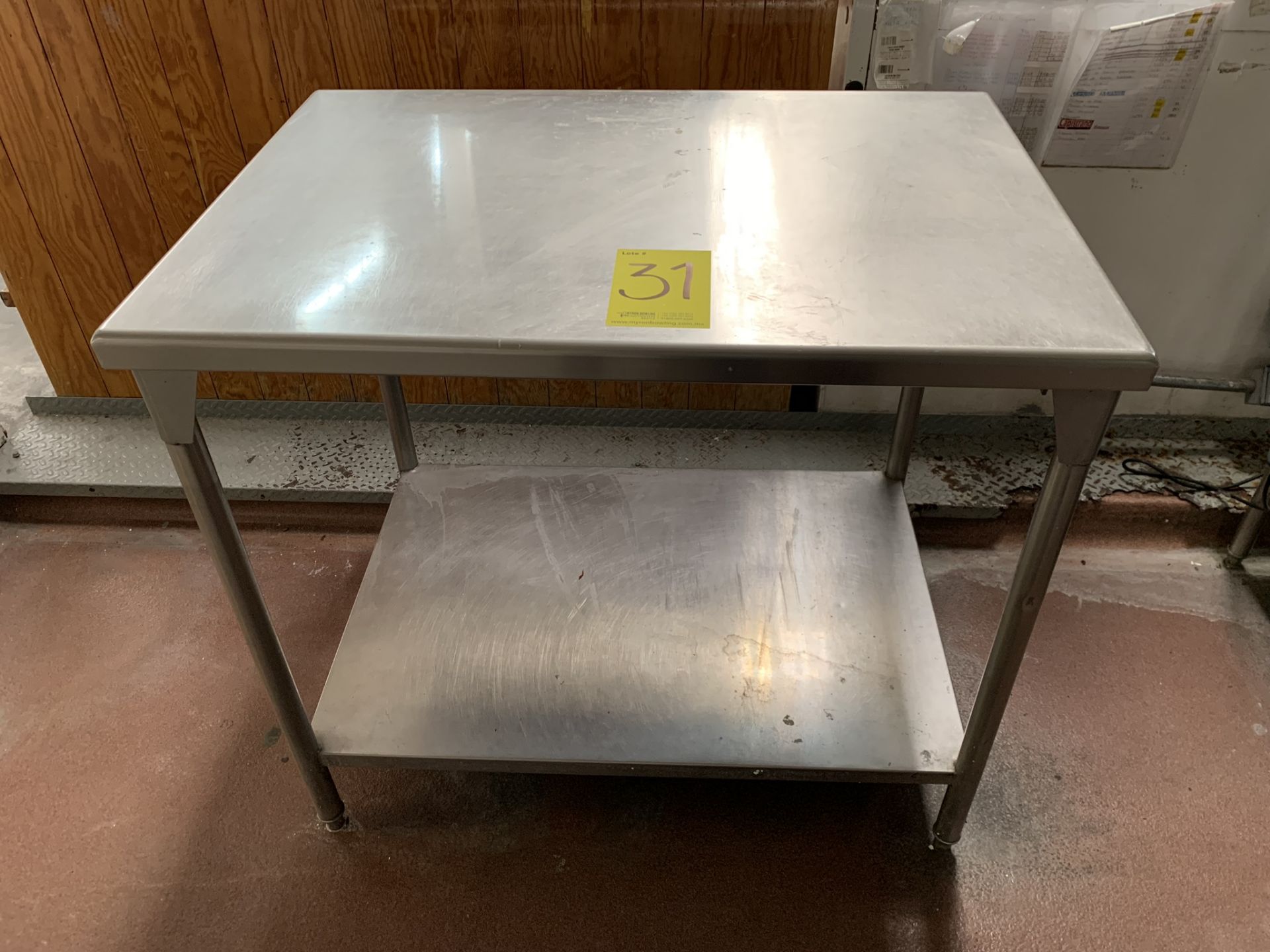 1 Stainless steel work table measures 1.00 x 0.70 x 0.90 mts