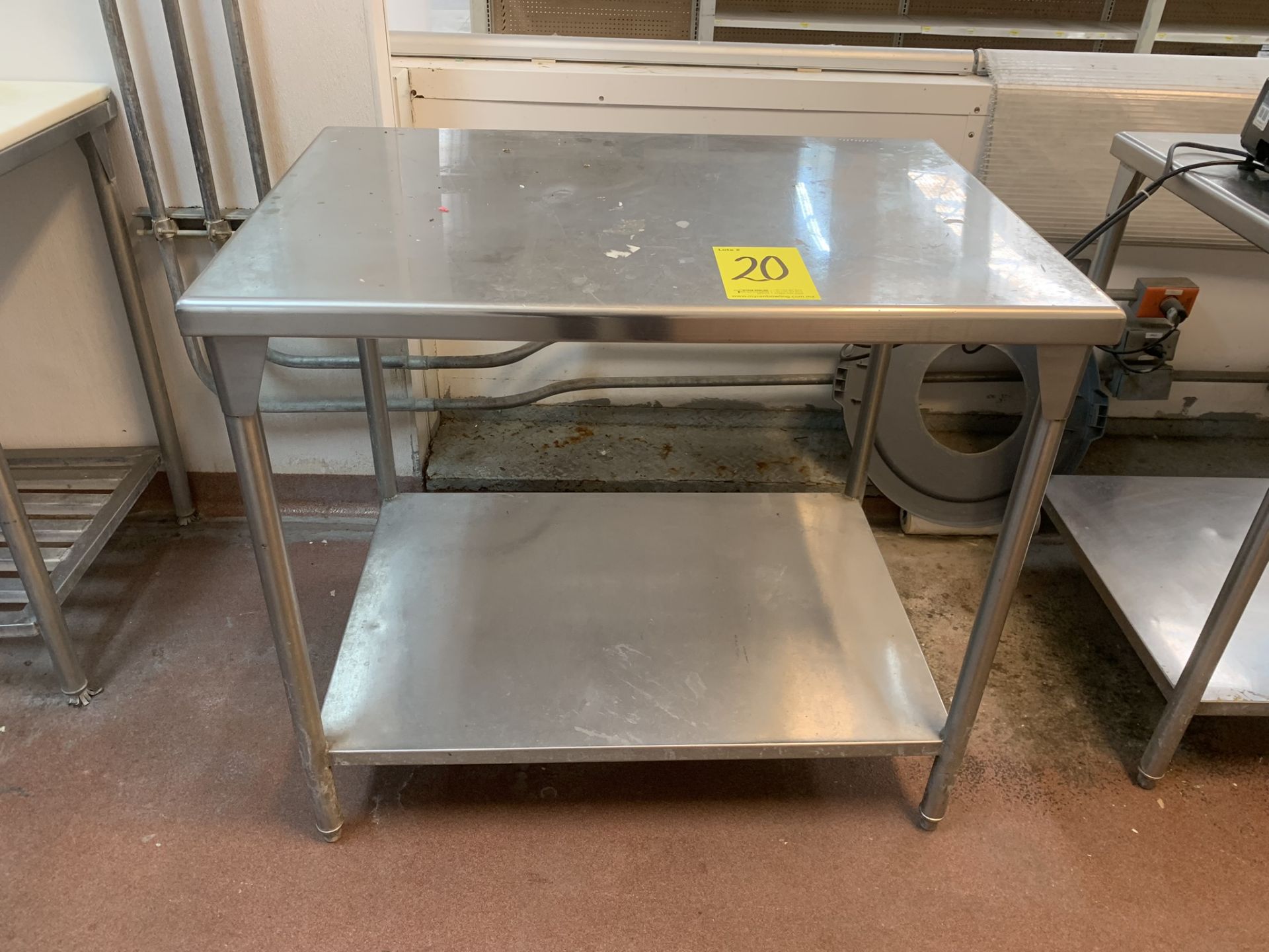 1 Stainless steel work table measures 1.00 x 0.70 x 0.90 mts - Image 2 of 11