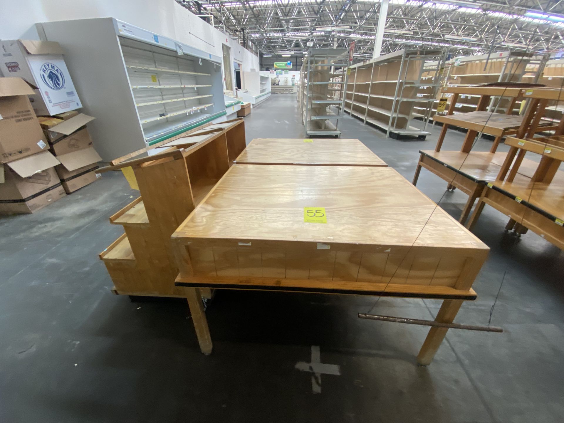 3 wooden tables for exhibition, measures 1.20 x 1.00 x 0.80; wooden Display cabinet for tortillas - Image 7 of 13