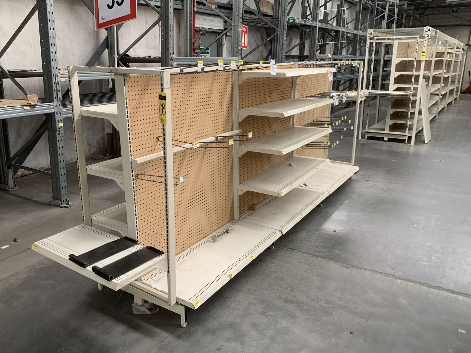 2 gondola-type display cabinet measures 3.80 x 0.91 x 1.55 that are made up of 10 posts and 37 trays - Image 26 of 35