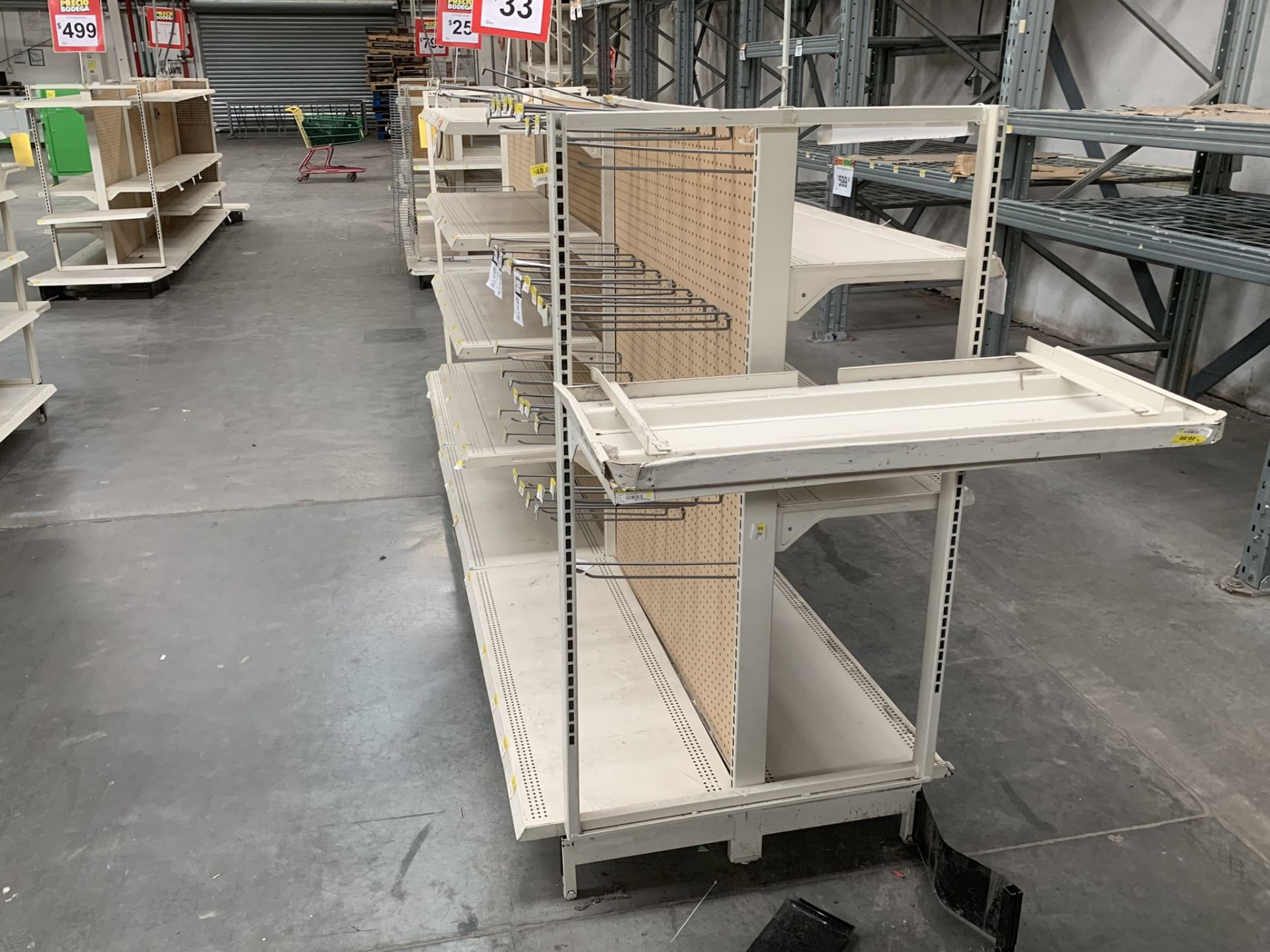 2 gondola-type display cabinet measures 3.80 x 0.91 x 1.55 that are made up of 10 posts and 37 trays - Image 32 of 35