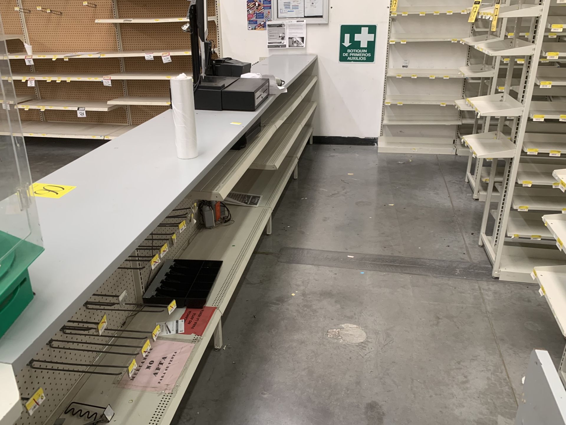 L-shaped counter for a pharmacy with a display of 31 shelves - Image 13 of 17