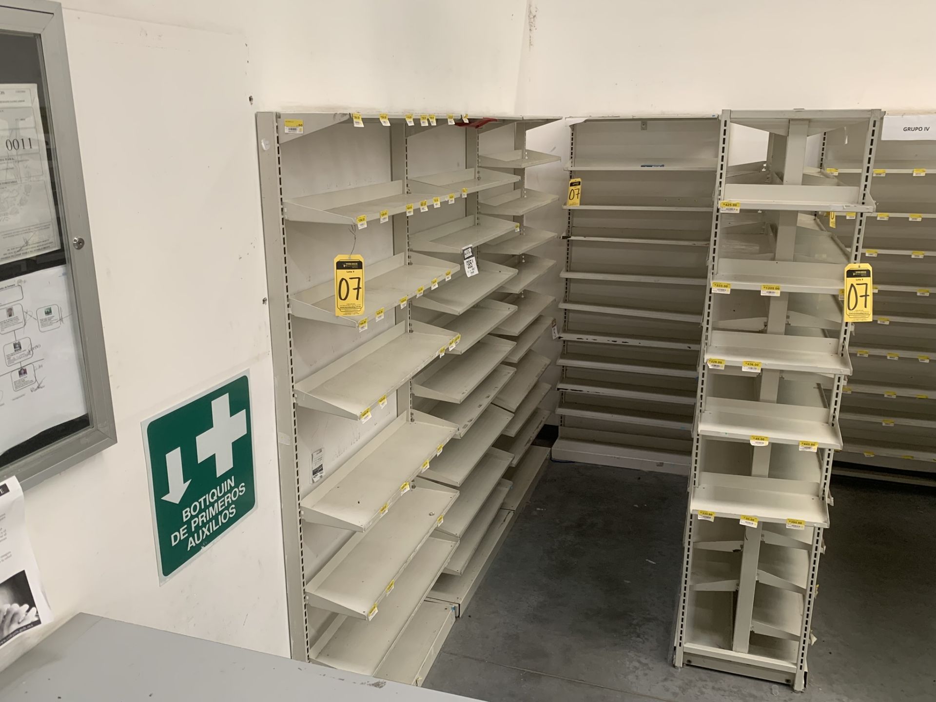 3 gondola-type displays for pharmacy (medications) with 45 shelves - Image 14 of 15