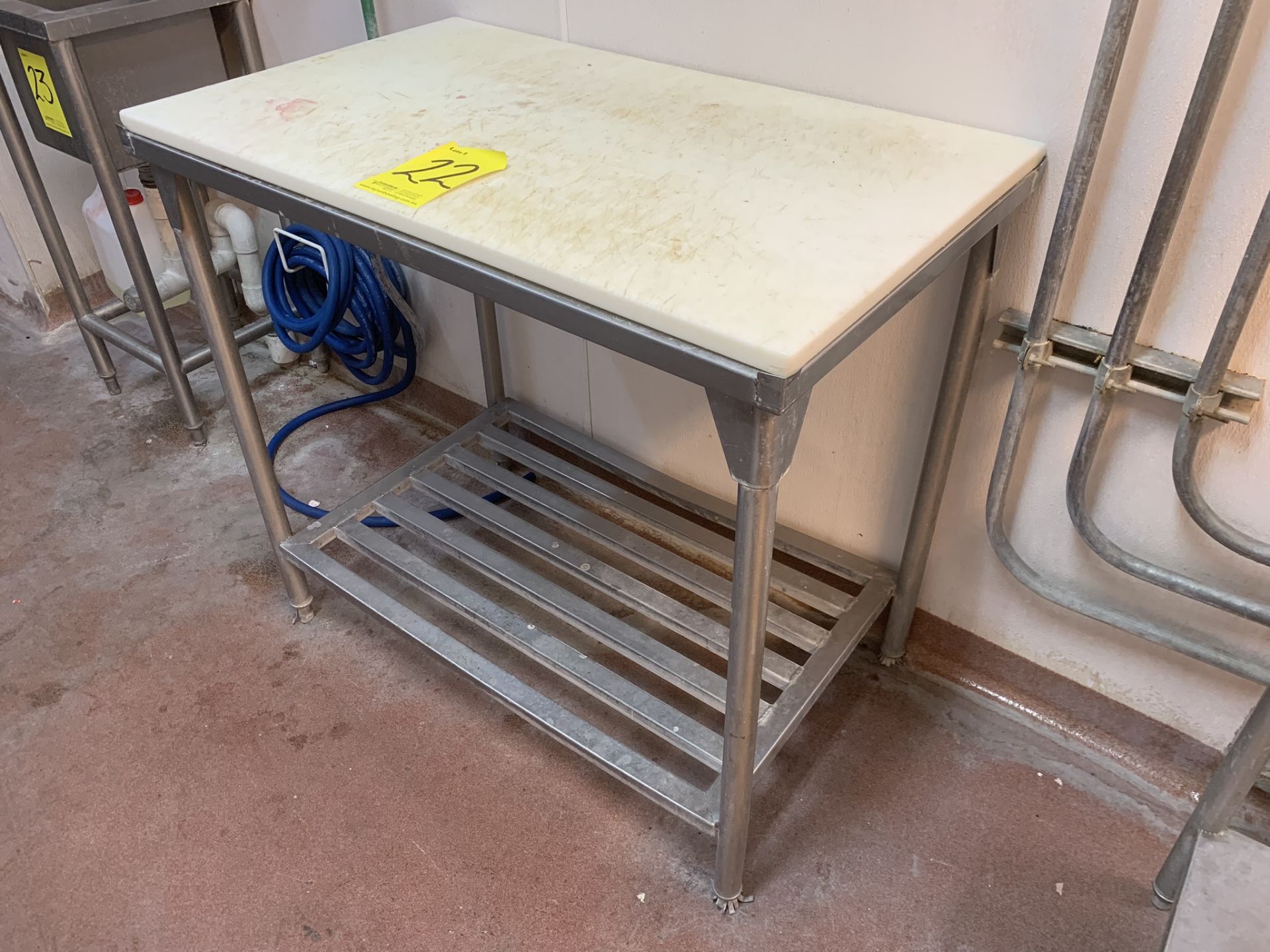 1 stainless steel work table with a 2 cm thick Nylamid board, measures 1.0 x 0.60 x 0.90 meters - Image 7 of 15