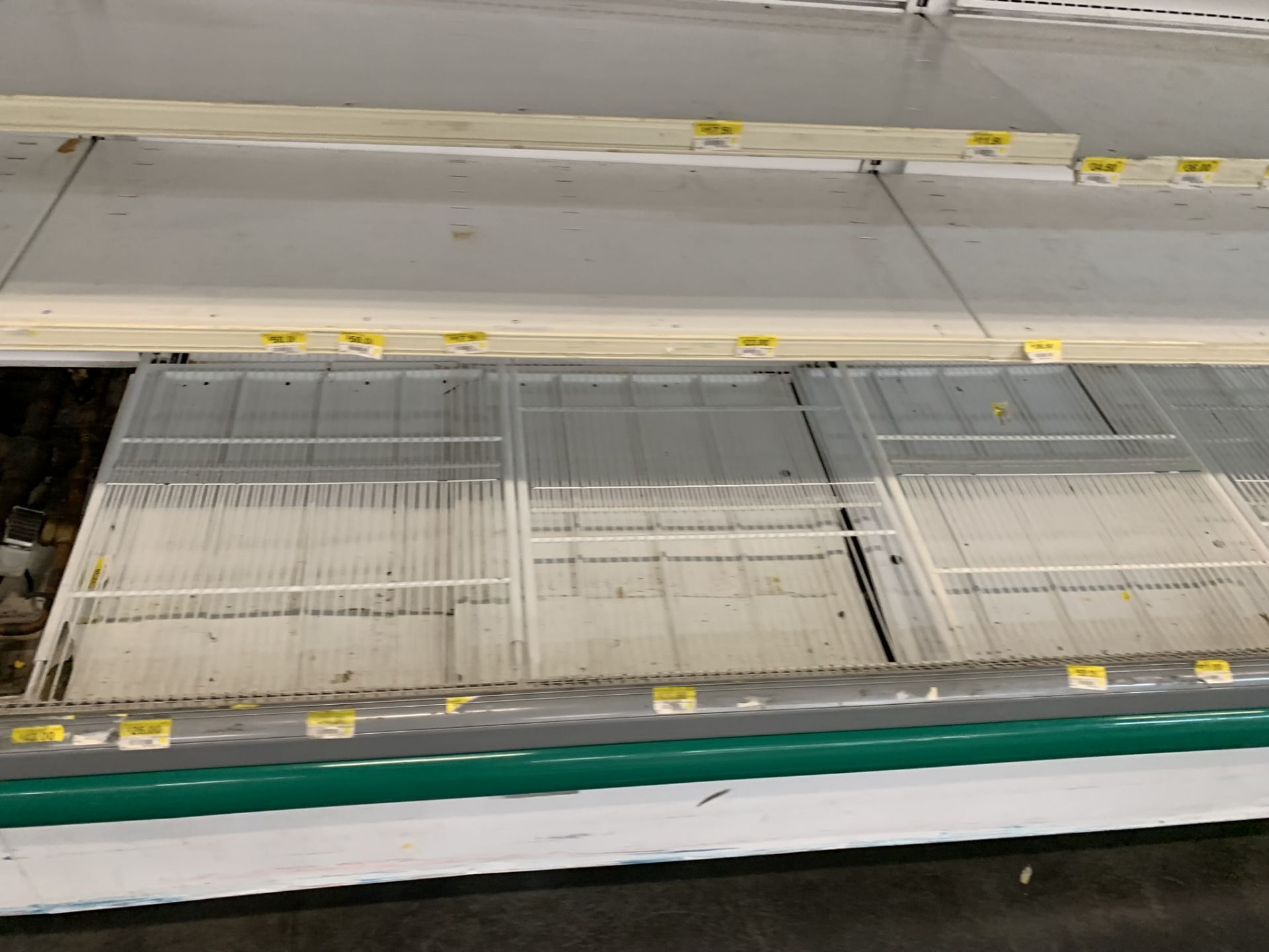 Hussmann refrigerated display case with 4 sections, measures 14.77 x 1.03 x 1.99 meters - Image 24 of 36