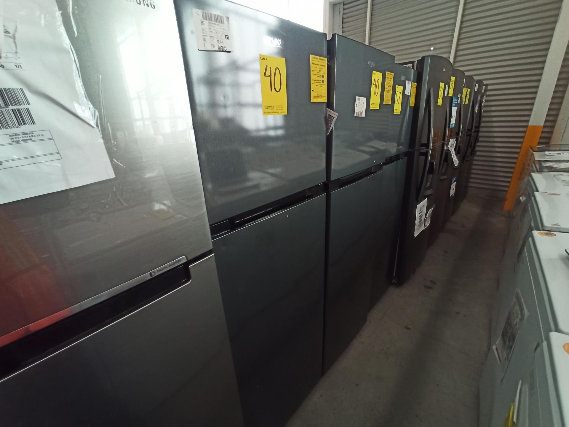 Lote de 2 refrigeradores contiene: 1 Refrigerador Marca ATVIO, Modelo AT-94PMS, Serie N/D, Color GR - Image 13 of 18