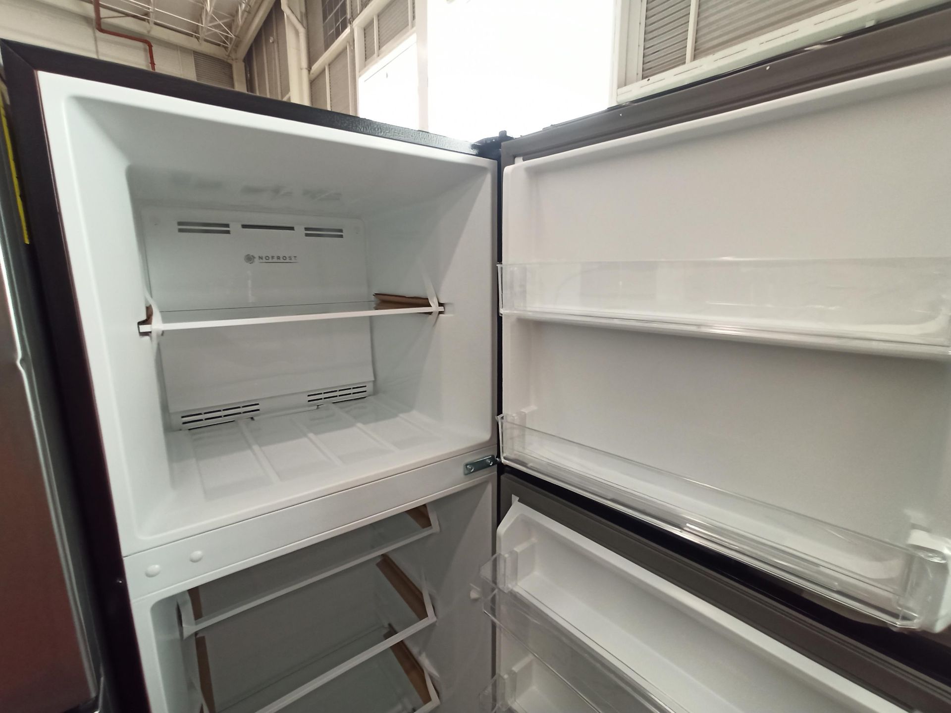 Lote de 2 refrigeradores contiene: 1 Refrigerador Marca ATVIO, Modelo AT-94PMS, Serie N/D, Color GR - Image 16 of 18