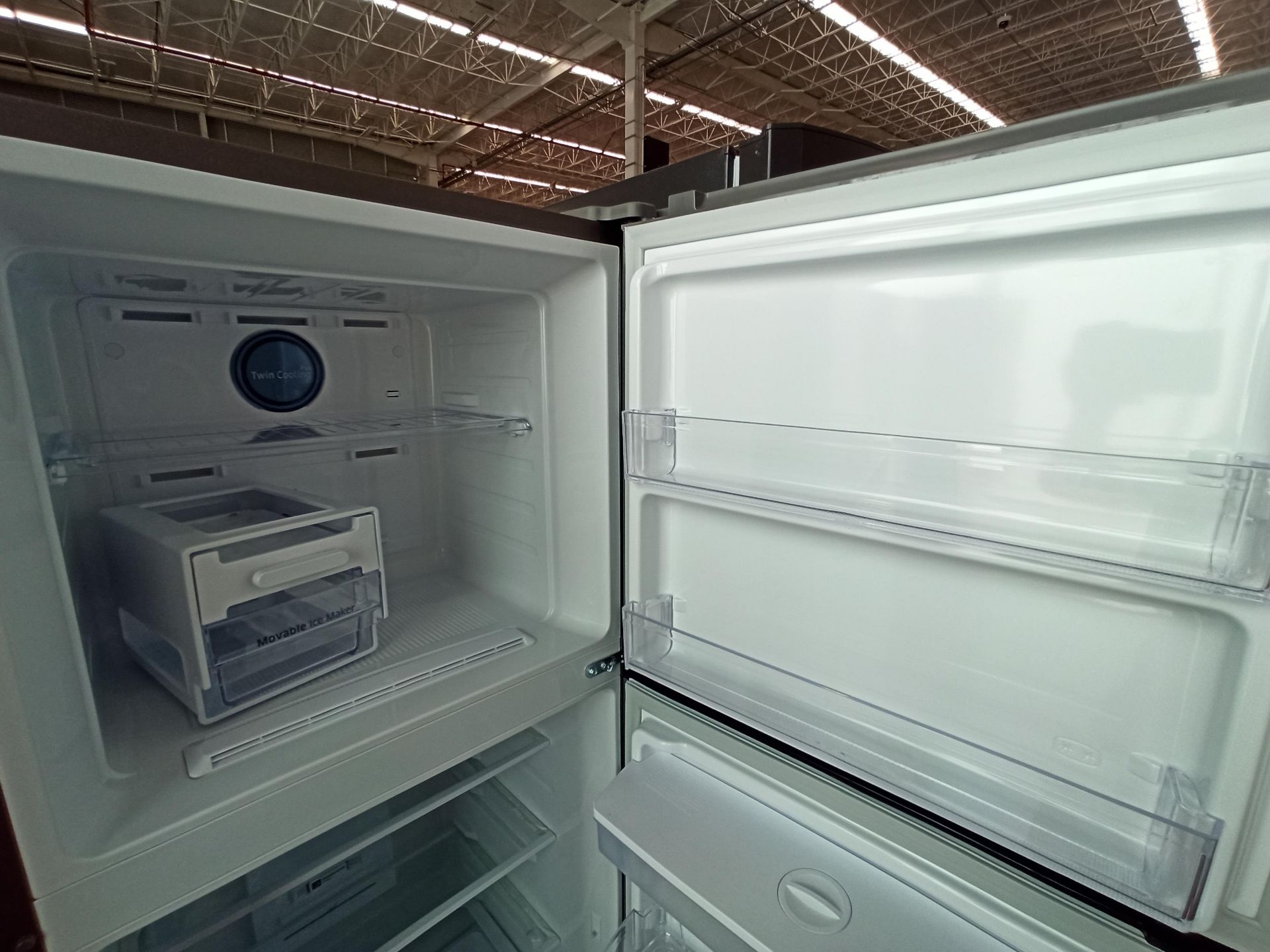 1 Refrigerador con dispensador de agua Marca SAMSUNG, Modelo RT29A5710S8, Serie 00556A, Color GRIS, - Image 7 of 9