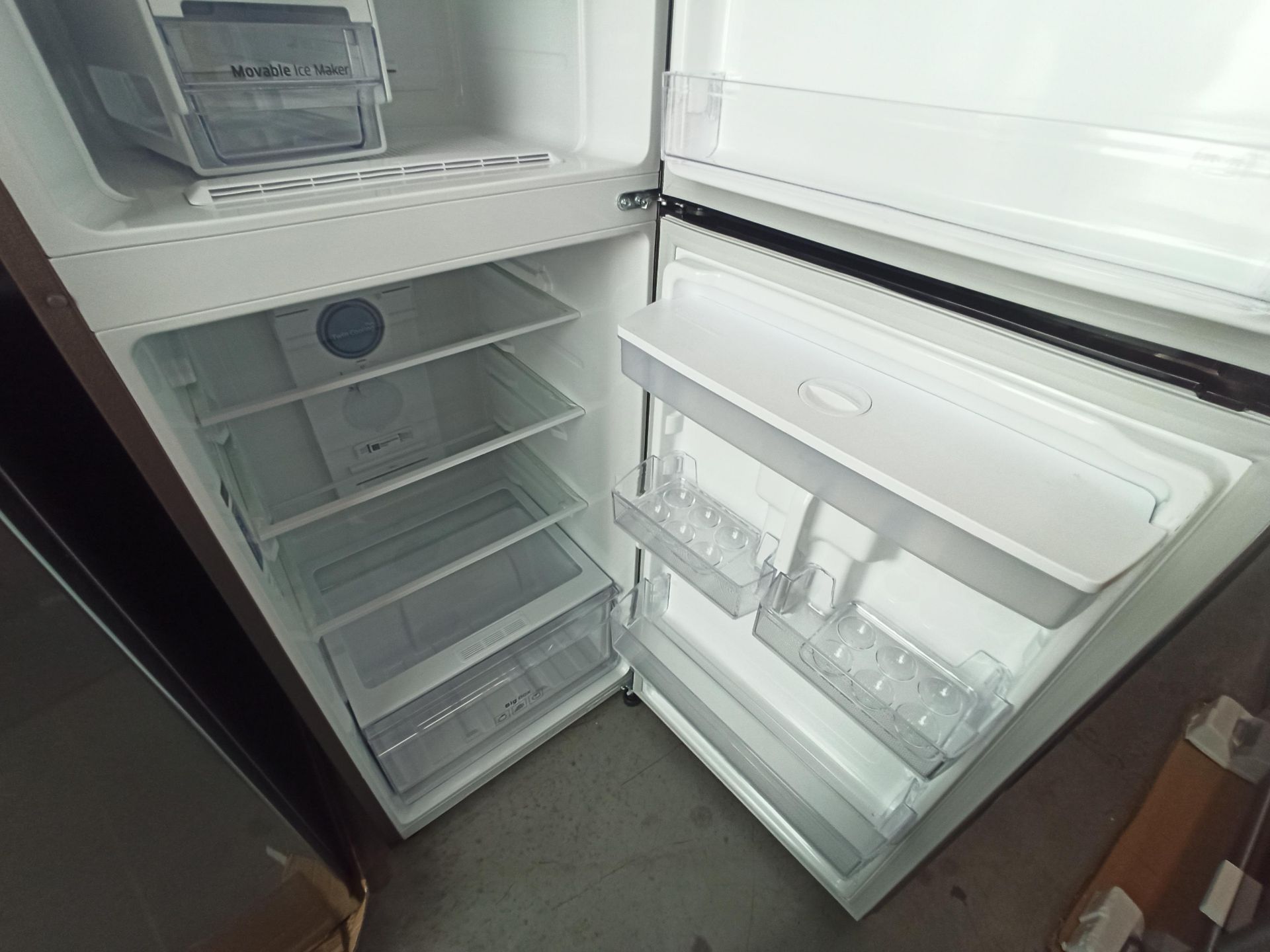 1 Refrigerador con dispensador de agua Marca SAMSUNG, Modelo RT29A5710S8, Serie 00556A, Color GRIS, - Image 8 of 9