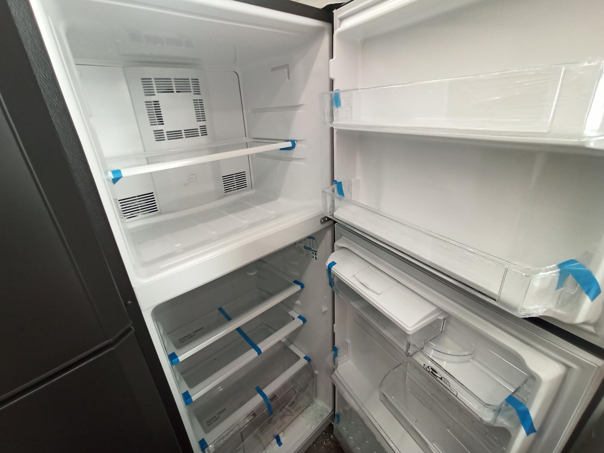 1 Refrigerador con dispensador de agua Marca MABE, Modelo RME360FD, Serie 2209B811334, Color NEGRO, - Image 8 of 9