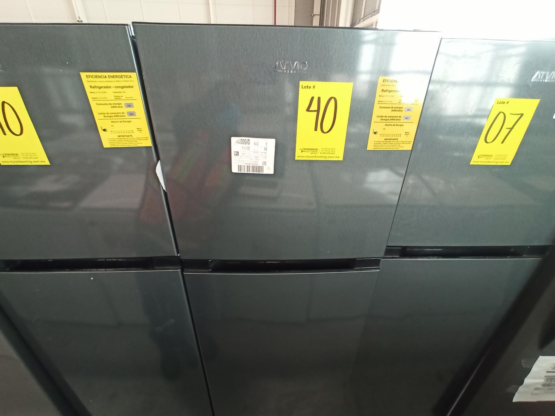 Lote de 2 refrigeradores contiene: 1 Refrigerador Marca ATVIO, Modelo AT-94PMS, Serie N/D, Color GR