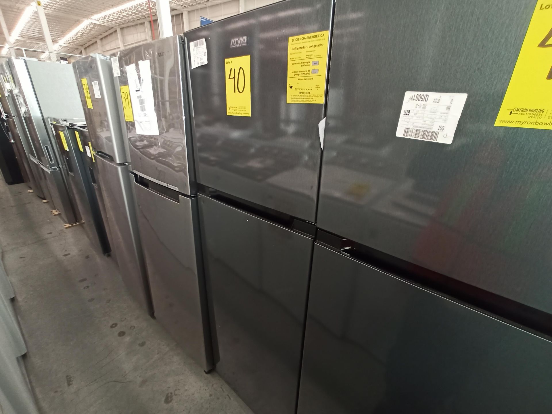 Lote de 2 refrigeradores contiene: 1 Refrigerador Marca ATVIO, Modelo AT-94PMS, Serie N/D, Color GR - Image 14 of 18