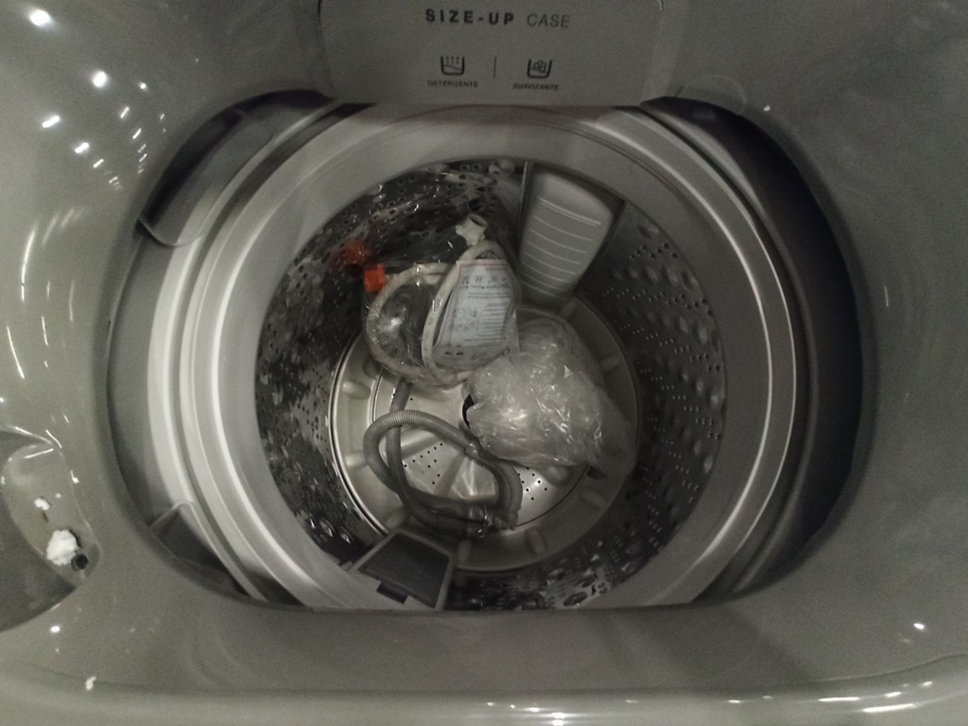 Lote de 2 Lavadoras contiene: 1 lavadora de 18 kg Marca WINIA, Modelo DWFDG361AGG1, Serie 250122, C - Image 8 of 18