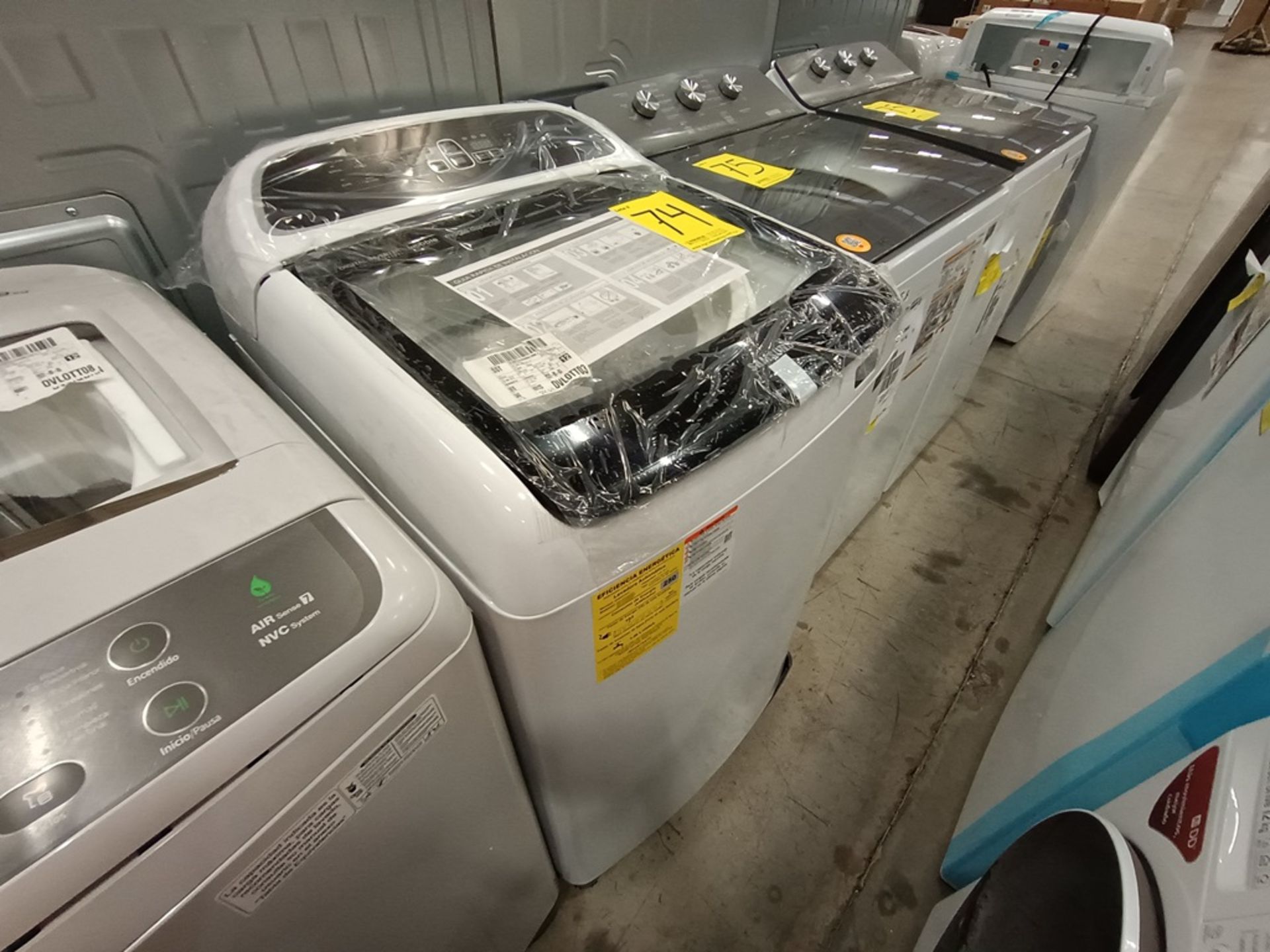 Lote de 2 Lavadoras contiene: 1 lavadora de 19 kg Marca SAMSNG, Modelo WA19T6260BW, Serie 02627X, C - Image 14 of 18