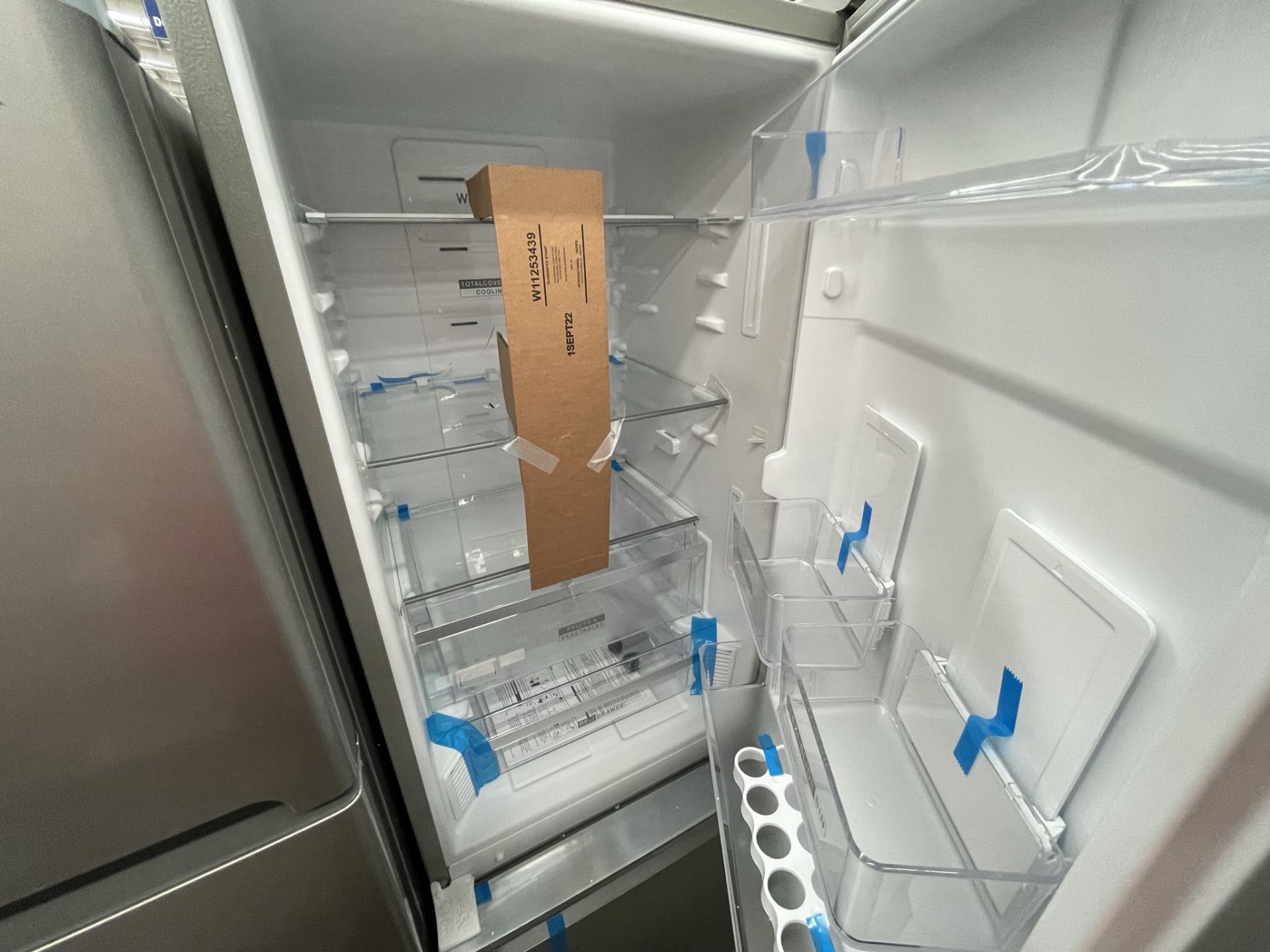 (EQUIPO NUEVO) 1 Refrigerador Marca WHIRPOOL, Modelo WB1332A, Serie WB1332A03, Color GRIS, LB-61189 - Image 4 of 8