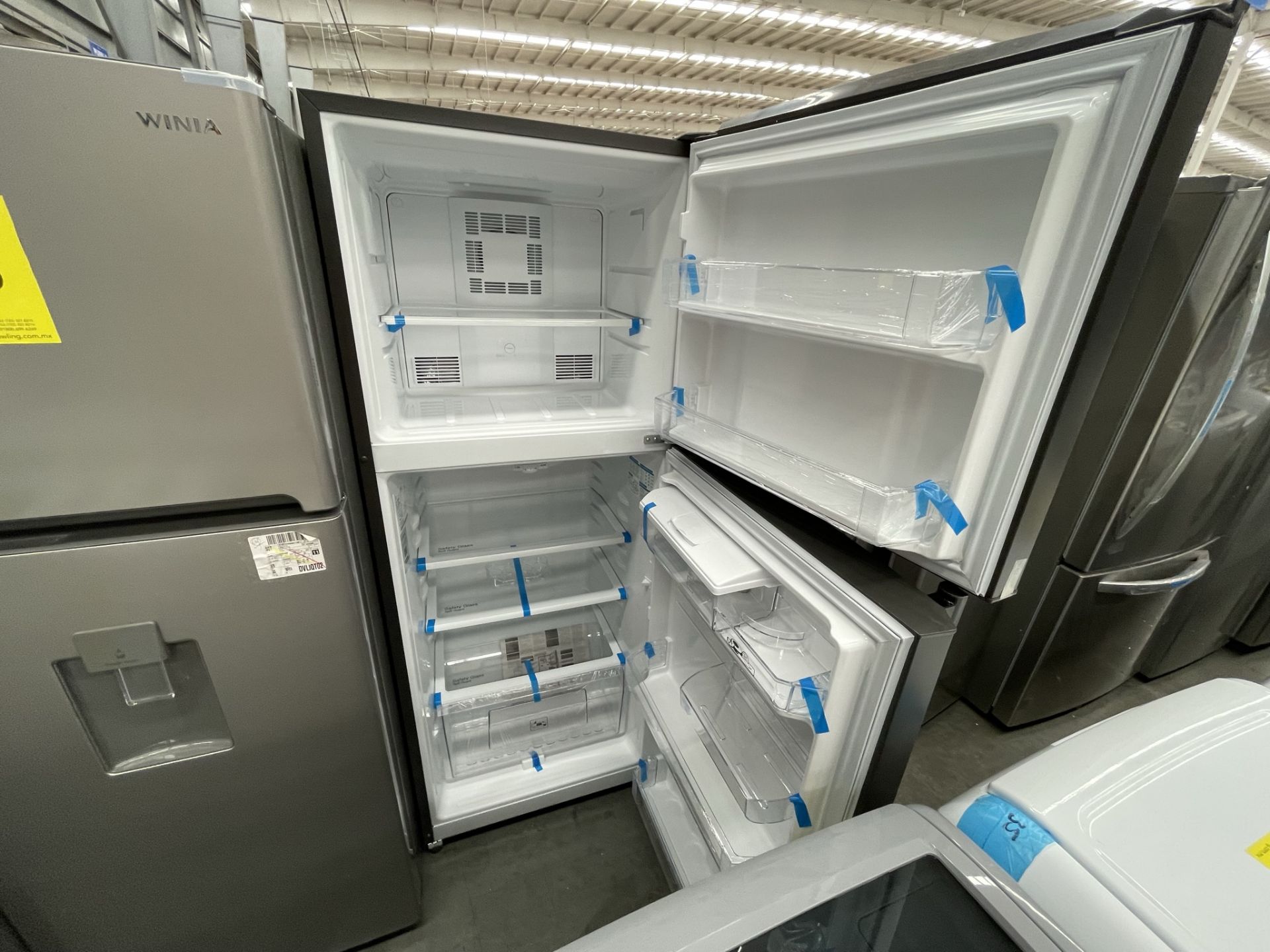 (EQUIPO NUEVO) 1 Refrigerador Con Dispensador De Agua Marca MABE, Modelo RME360FDMRDA, Serie 2210B8 - Image 7 of 9