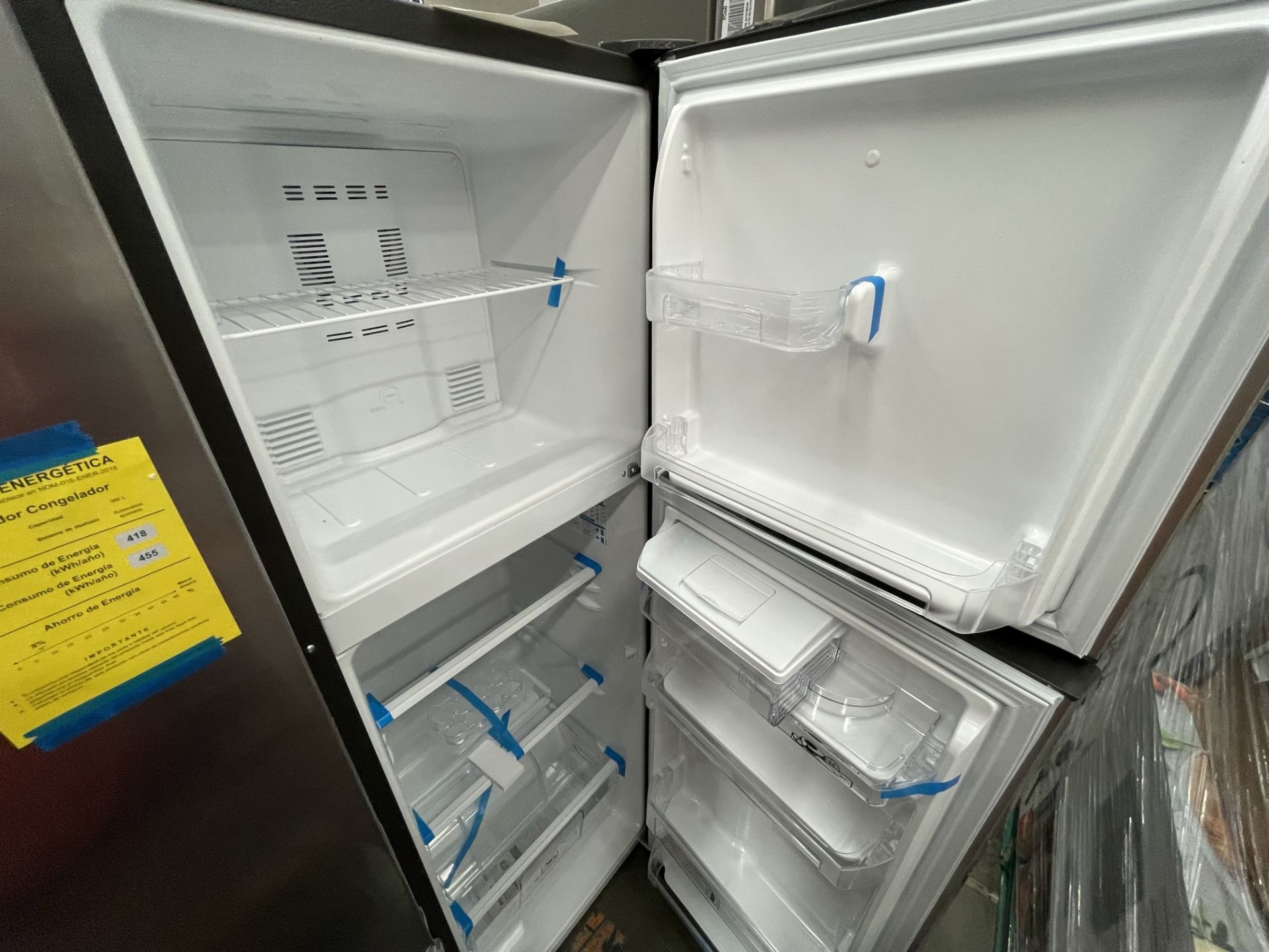 (EQUIPO NUEVO) 1 Refrigerador Con Dispensador De Agua Marca MABE, Modelo RMA250FYMRSA, Serie 2209B6 - Image 4 of 8