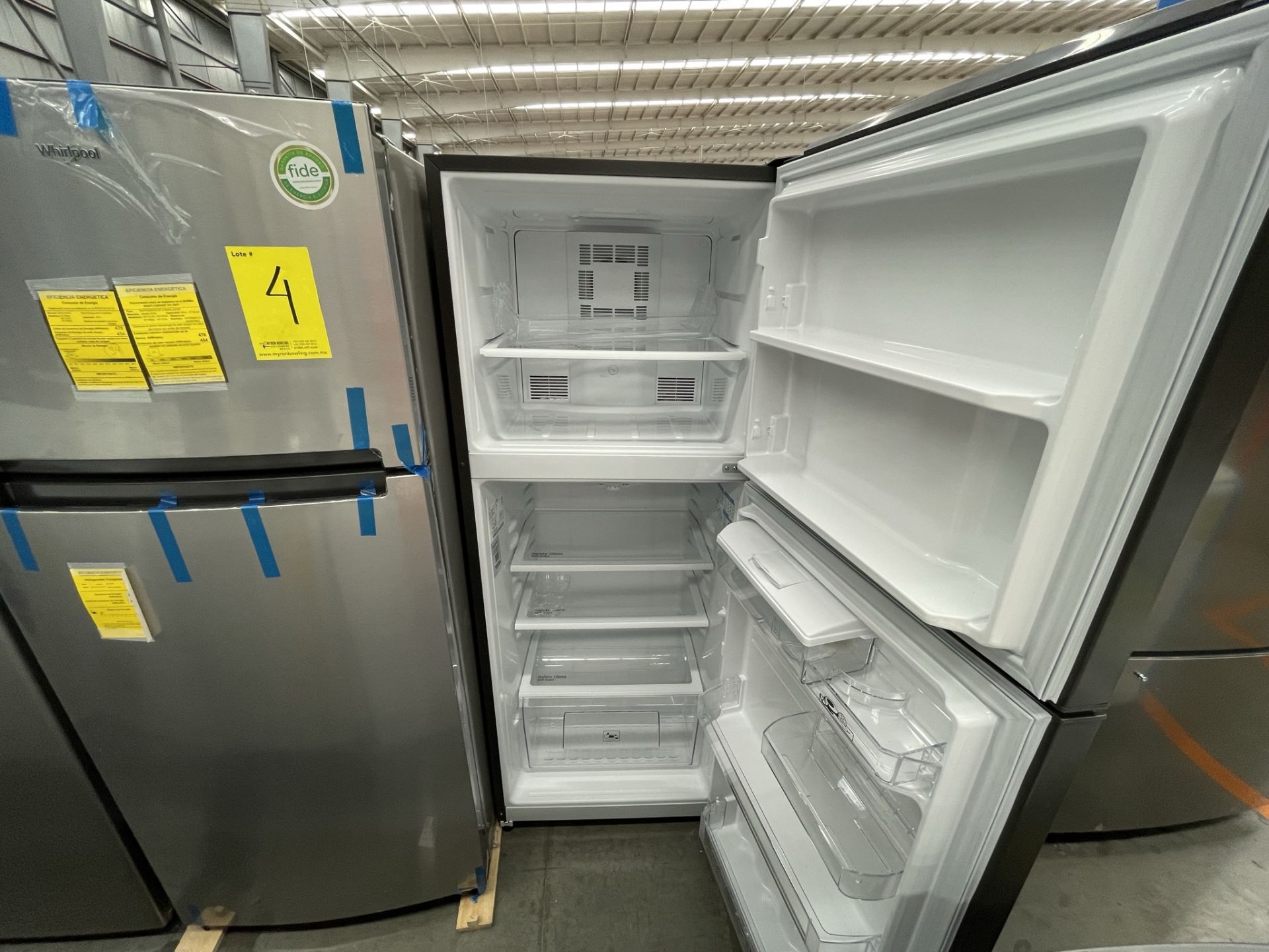 (EQUIPO NUEVO) 1 Refrigerador Con Dispensador De Agua Marca MABE, Modelo RME360FDMRDA, Serie 2210B8 - Image 4 of 9